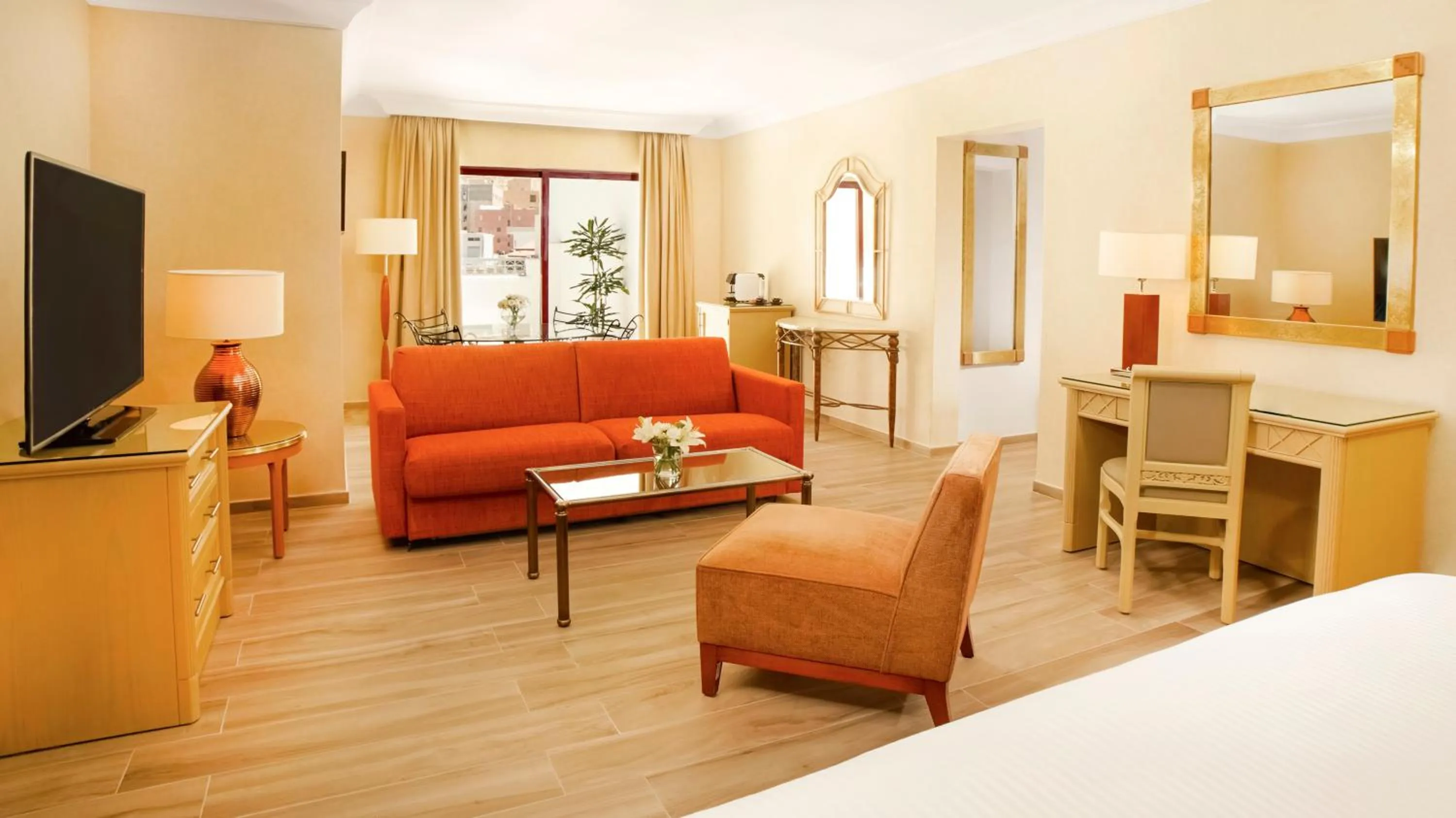 Living room, Bed in Mövenpick Resort Petra