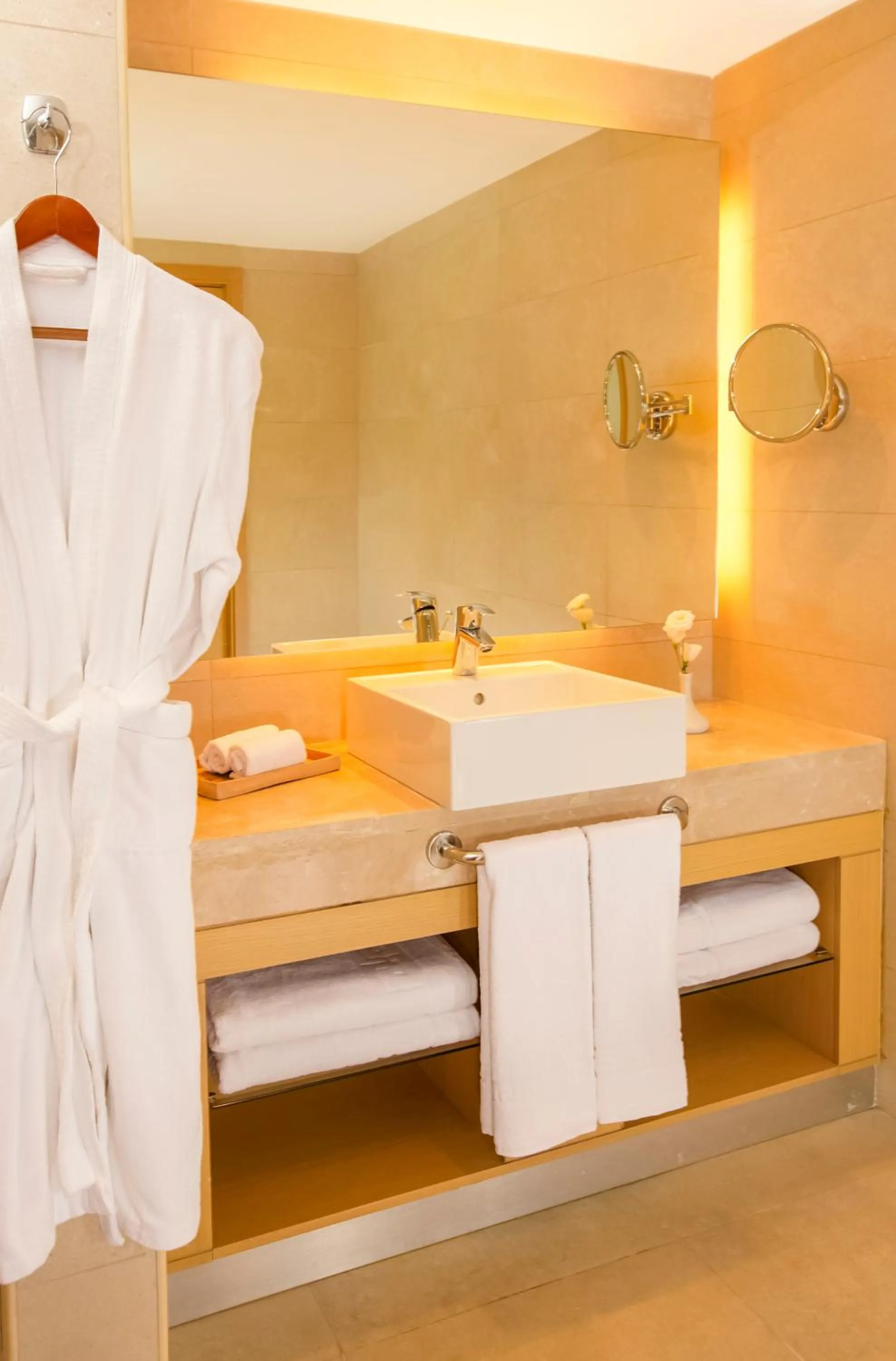 Toilet, Bed in Mövenpick Resort Petra