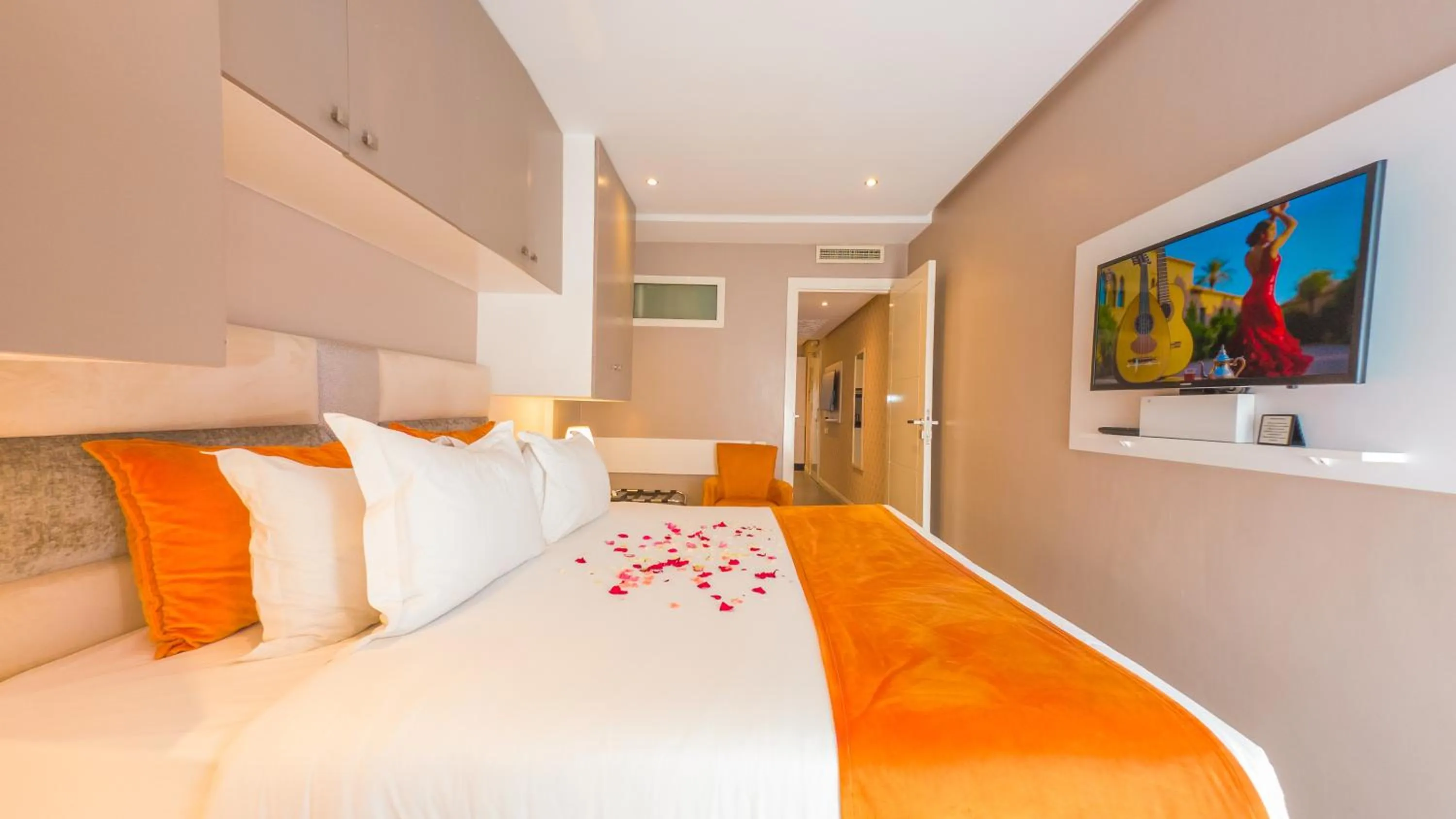 Bed in RENT-INN Suites Hotel