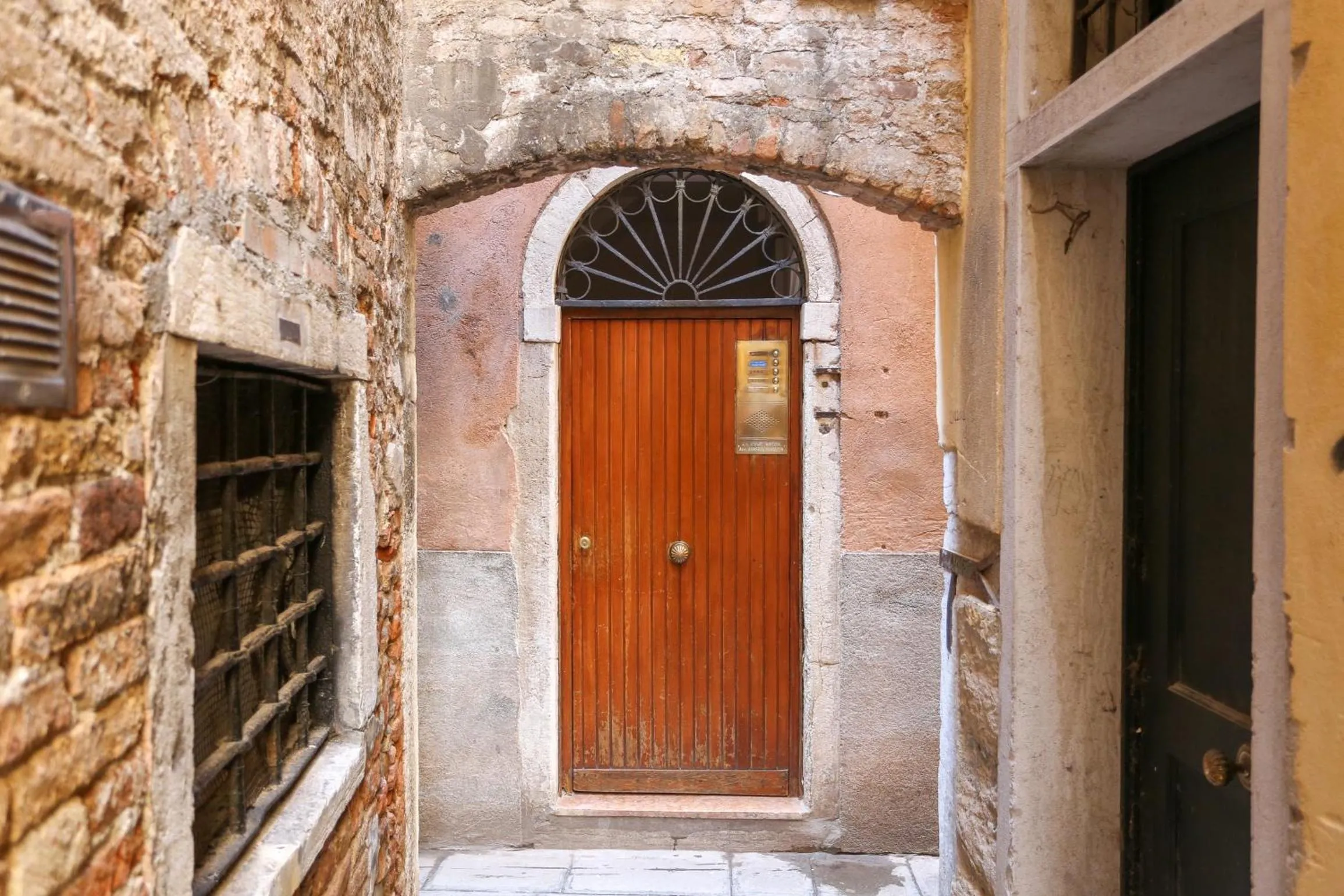 Facade/entrance in Rialto Suite 1602