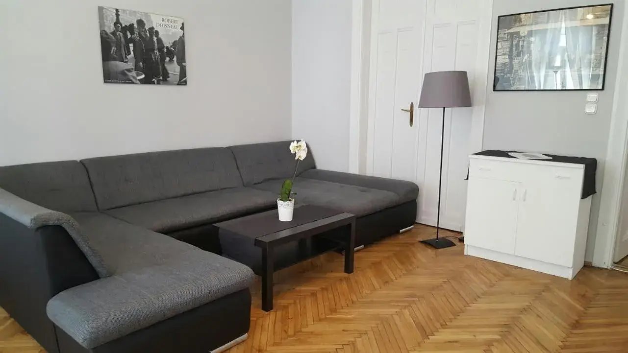 Hello Tourist Flat Hello Tourist Flat