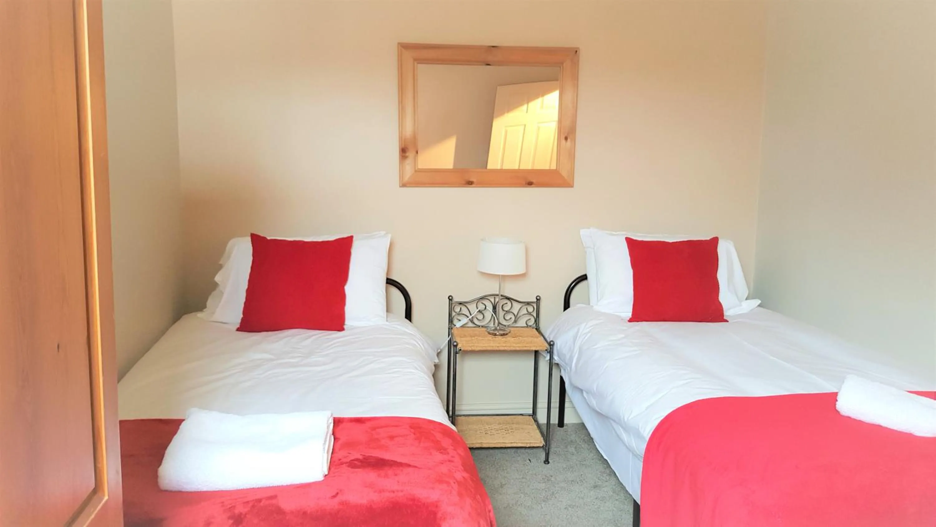 Bed in Swindon City Centre Duplex - EnterCloud9SA