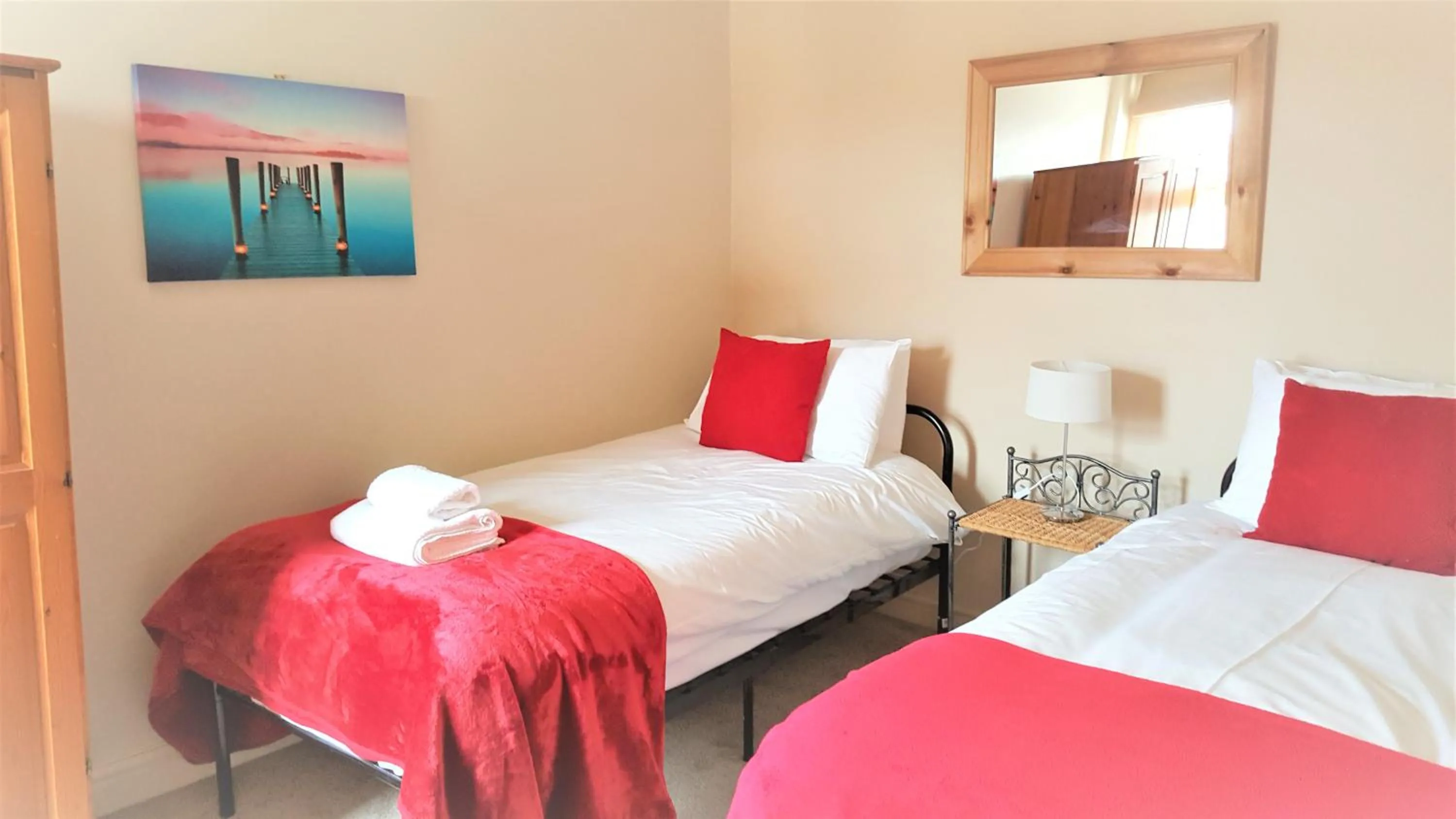 Bed in Swindon City Centre Duplex - EnterCloud9SA