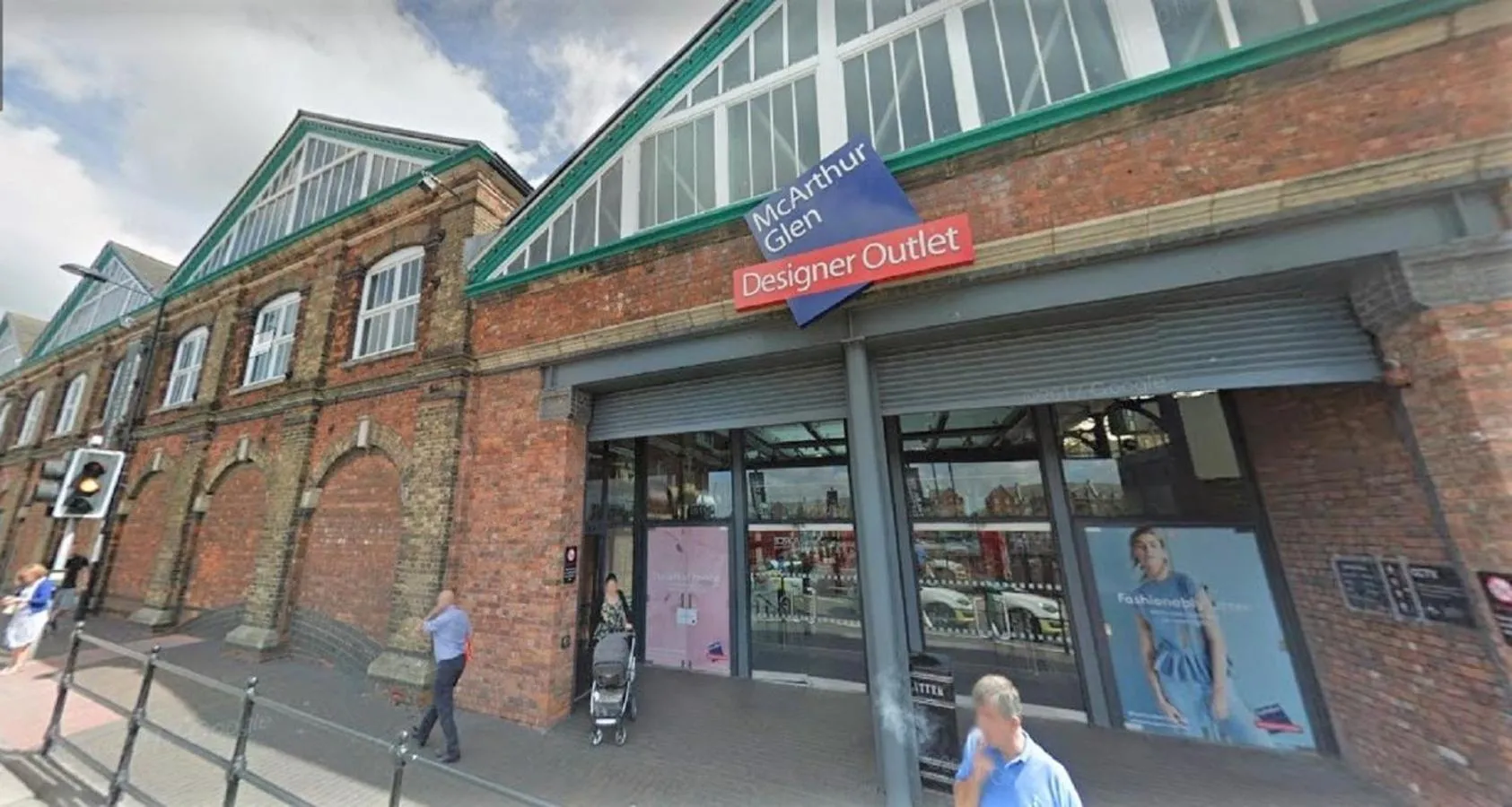 Shopping Area in Swindon City Centre Duplex - EnterCloud9SA