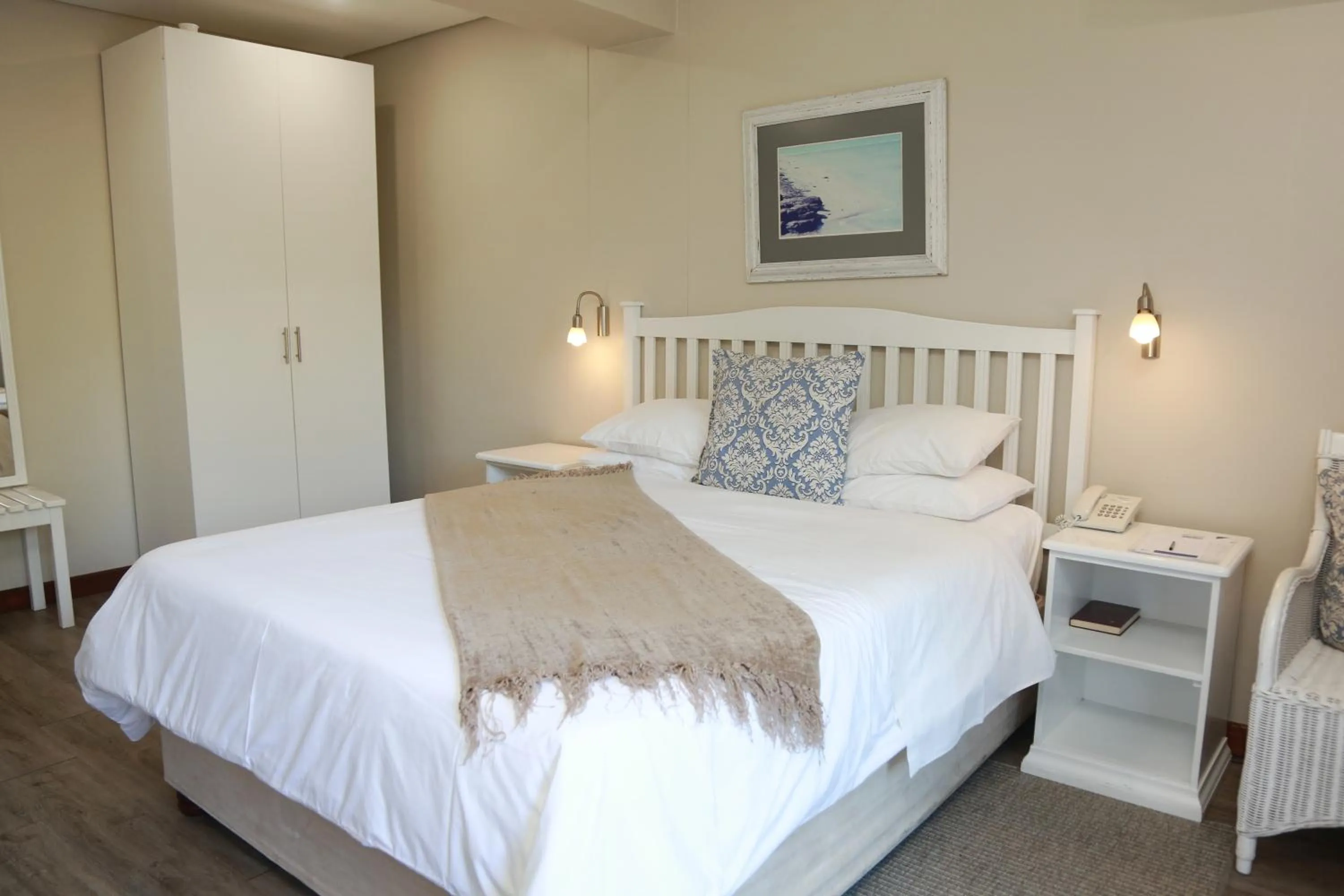 Bedroom, Bed in Blue Lagoon Hotel and Conference Centre