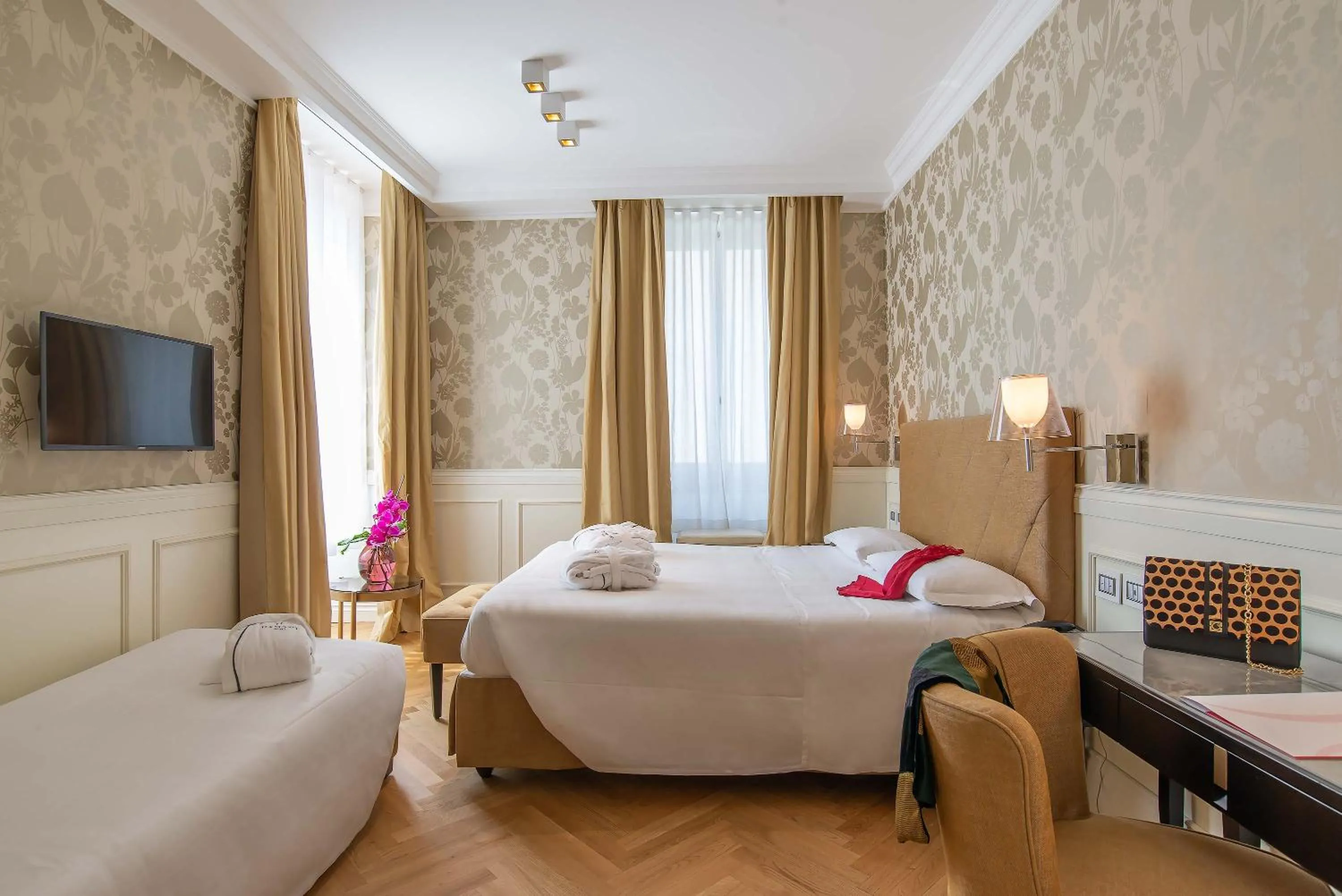 Photo of the whole room, Bed in Hotel Damaso