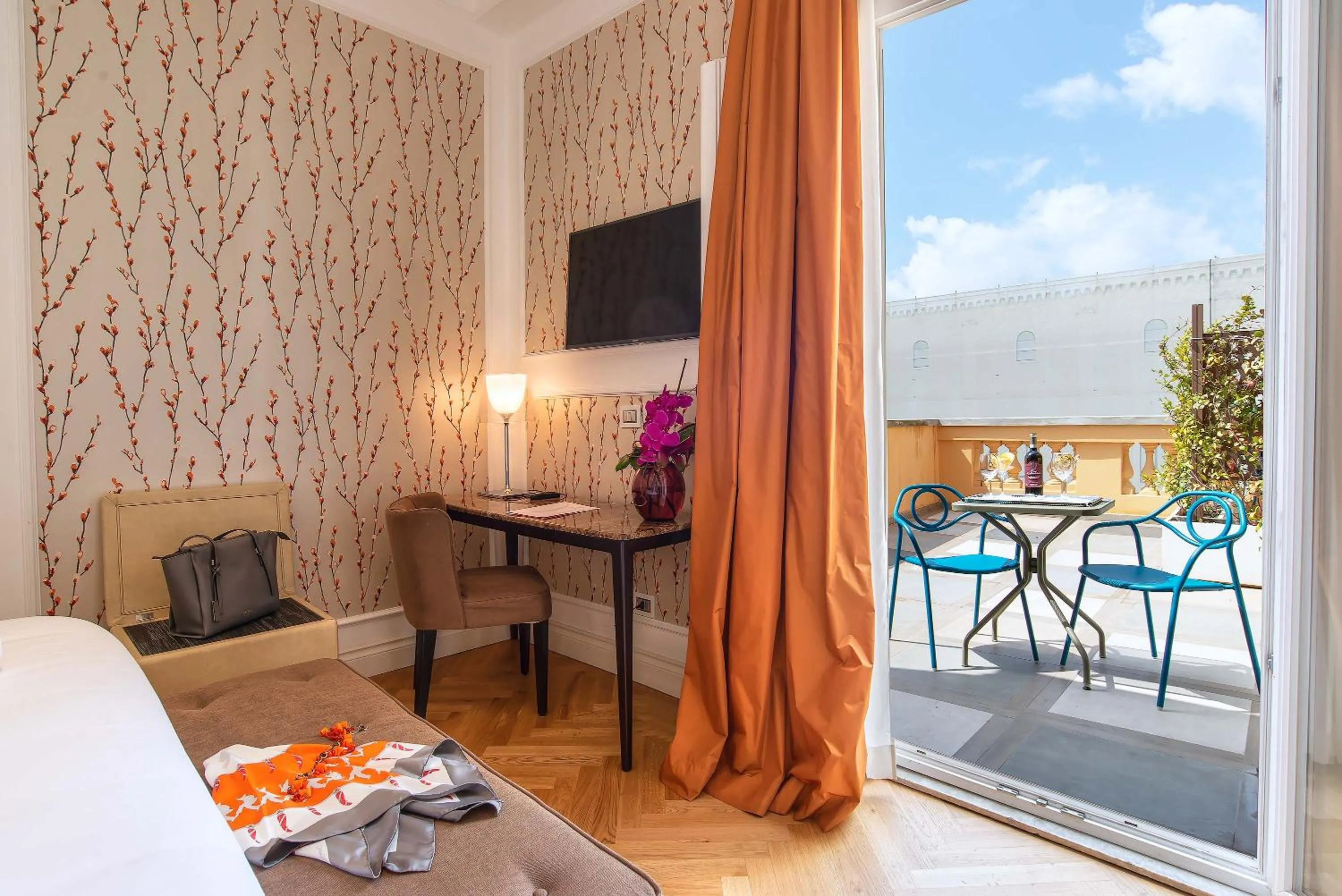 Photo of the whole room, Bed in Hotel Damaso