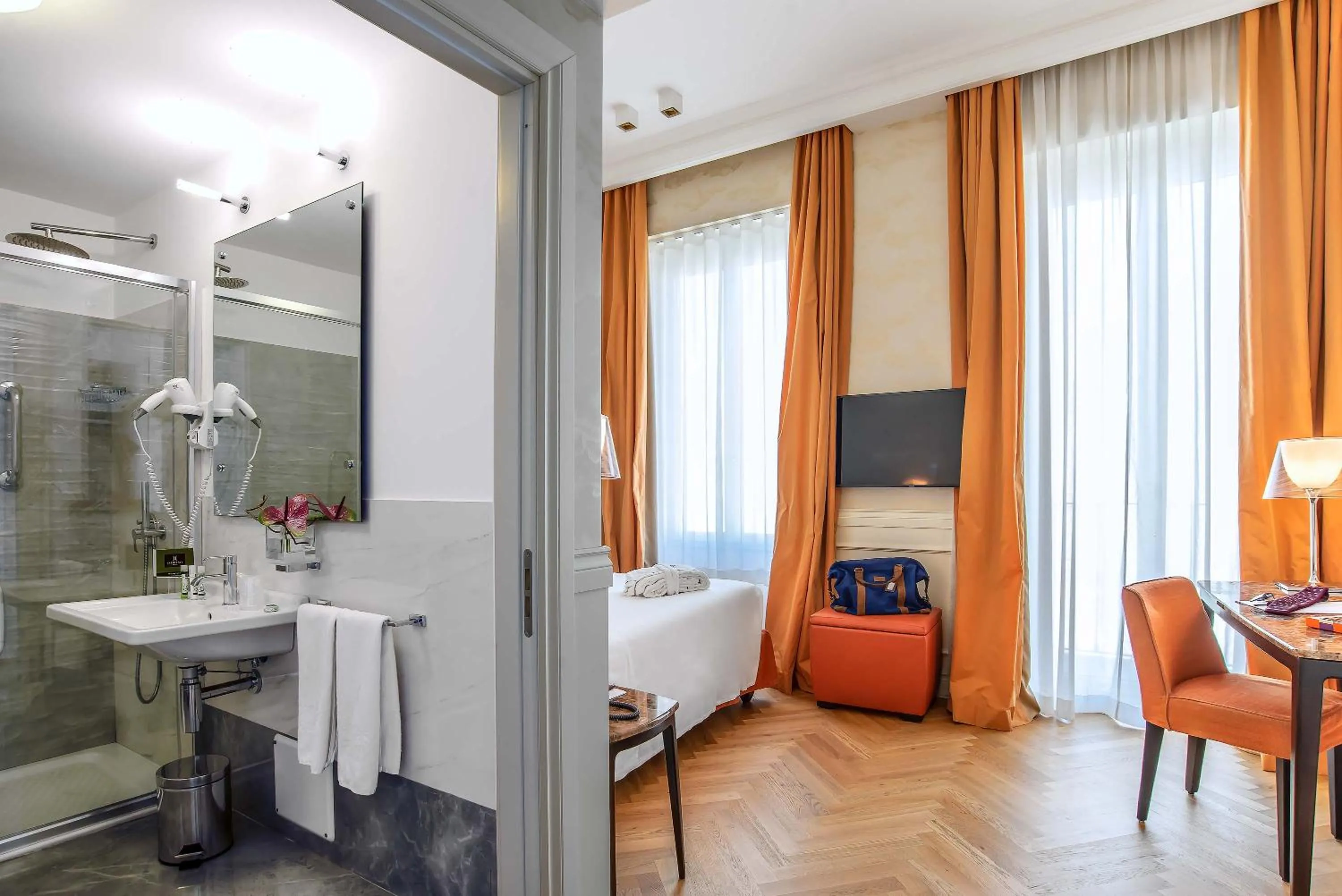 Photo of the whole room in Hotel Damaso