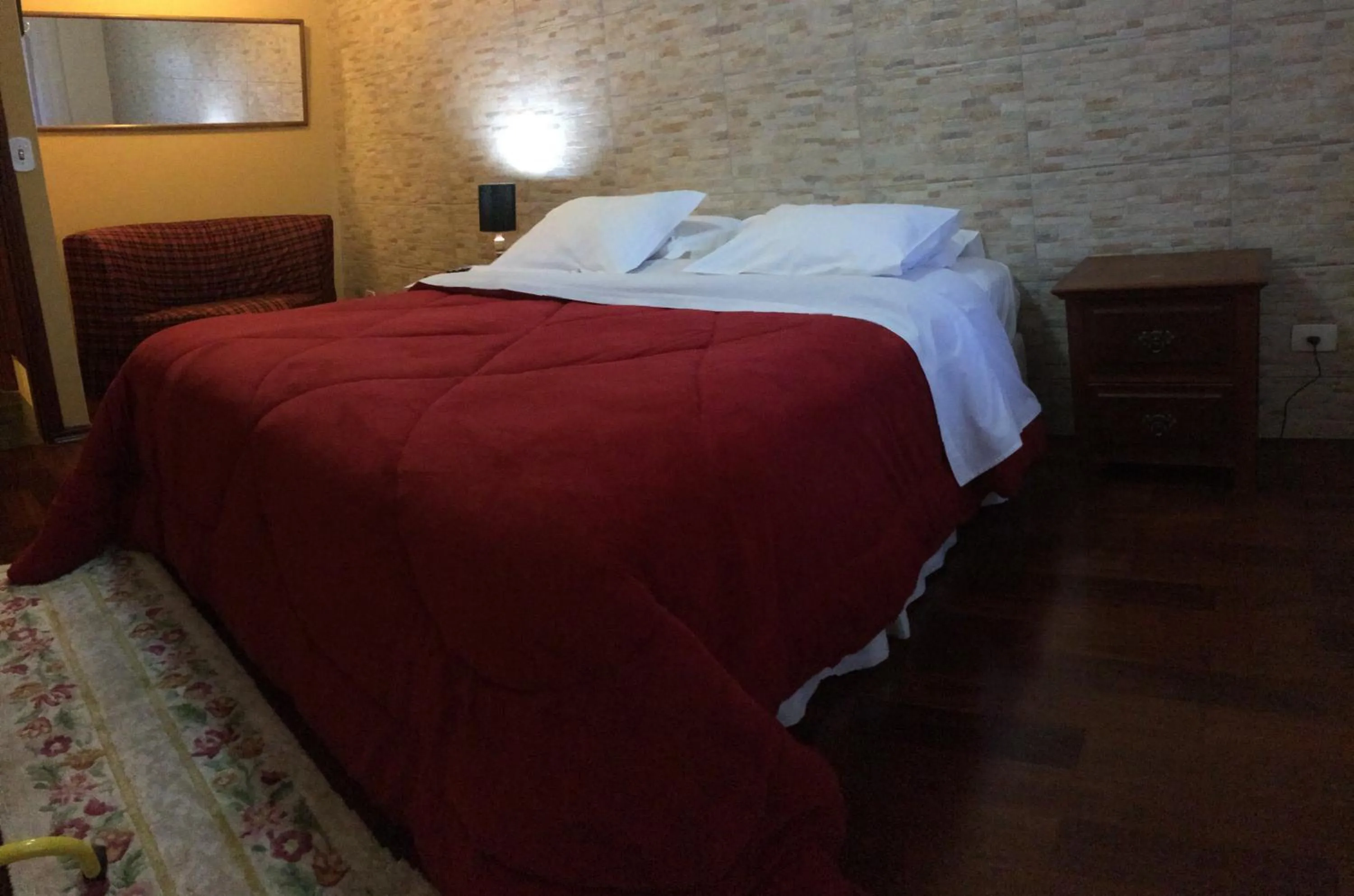 Bedroom, Bed in Hospedagem Casadalee chalé com piscina privativa aquecida e Apartamento sem piscina