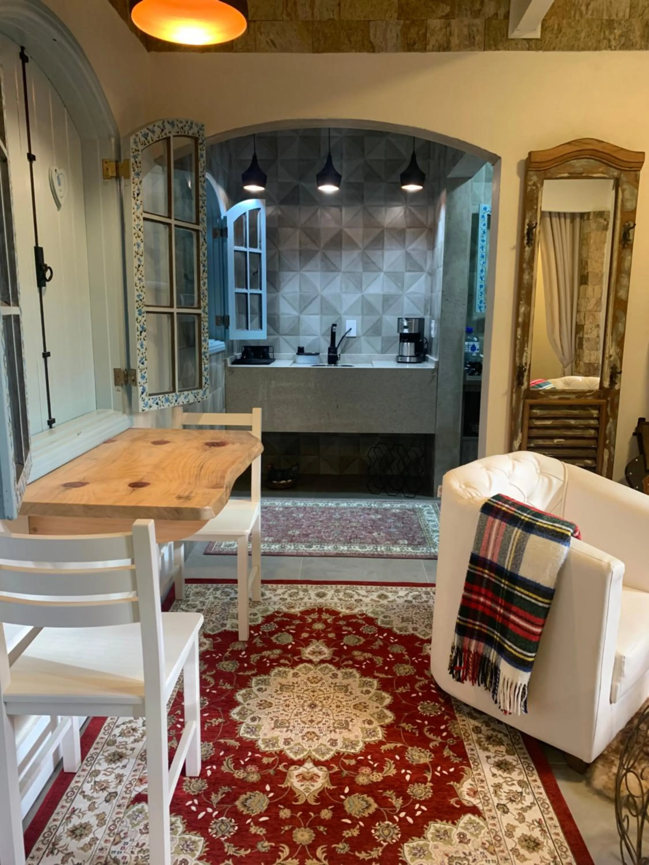 Property building in Hospedagem Casadalee chalé com piscina privativa aquecida e Apartamento sem piscina