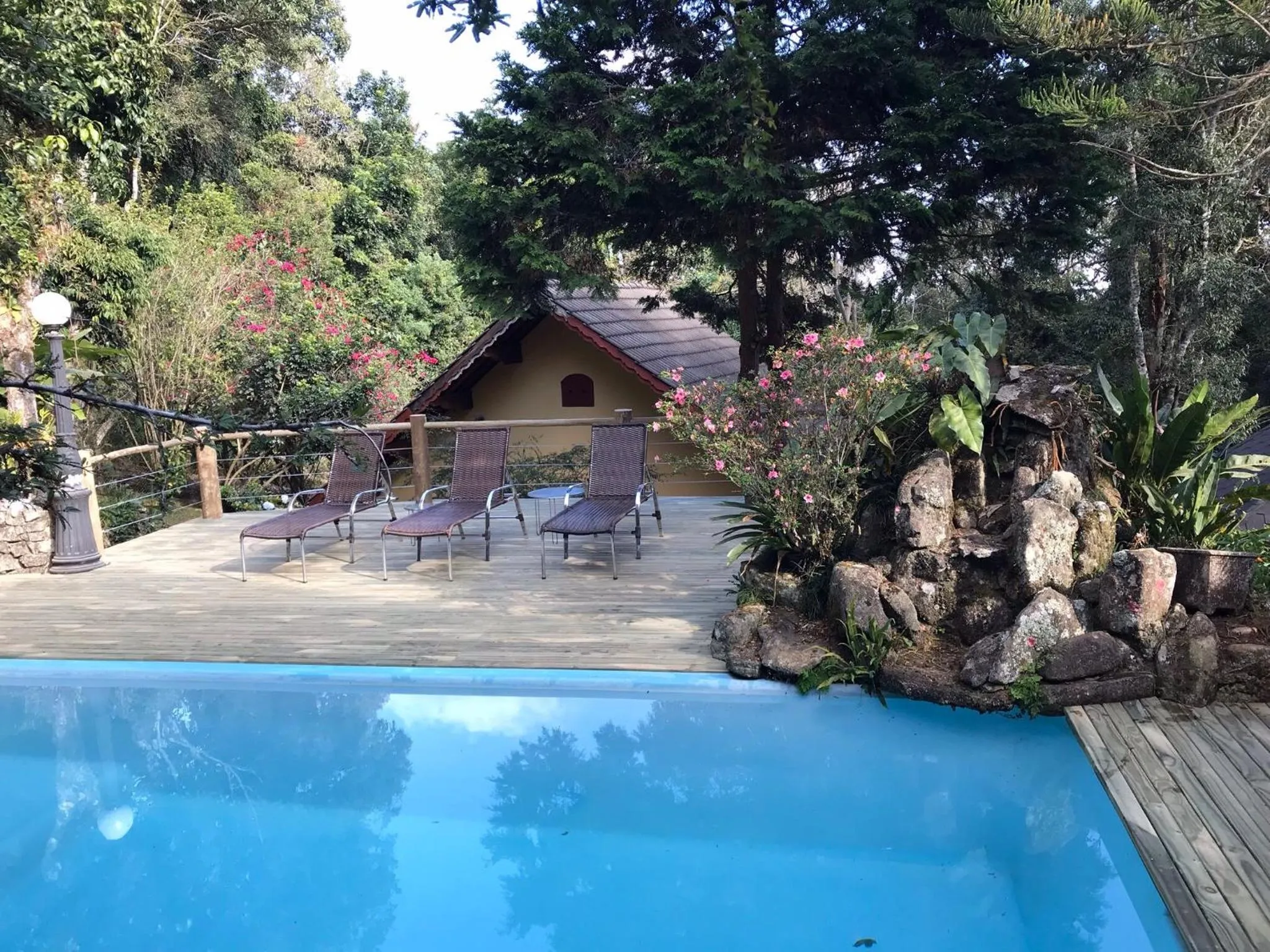 Swimming pool in Hospedagem Casadalee chalé com piscina privativa aquecida e Apartamento sem piscina