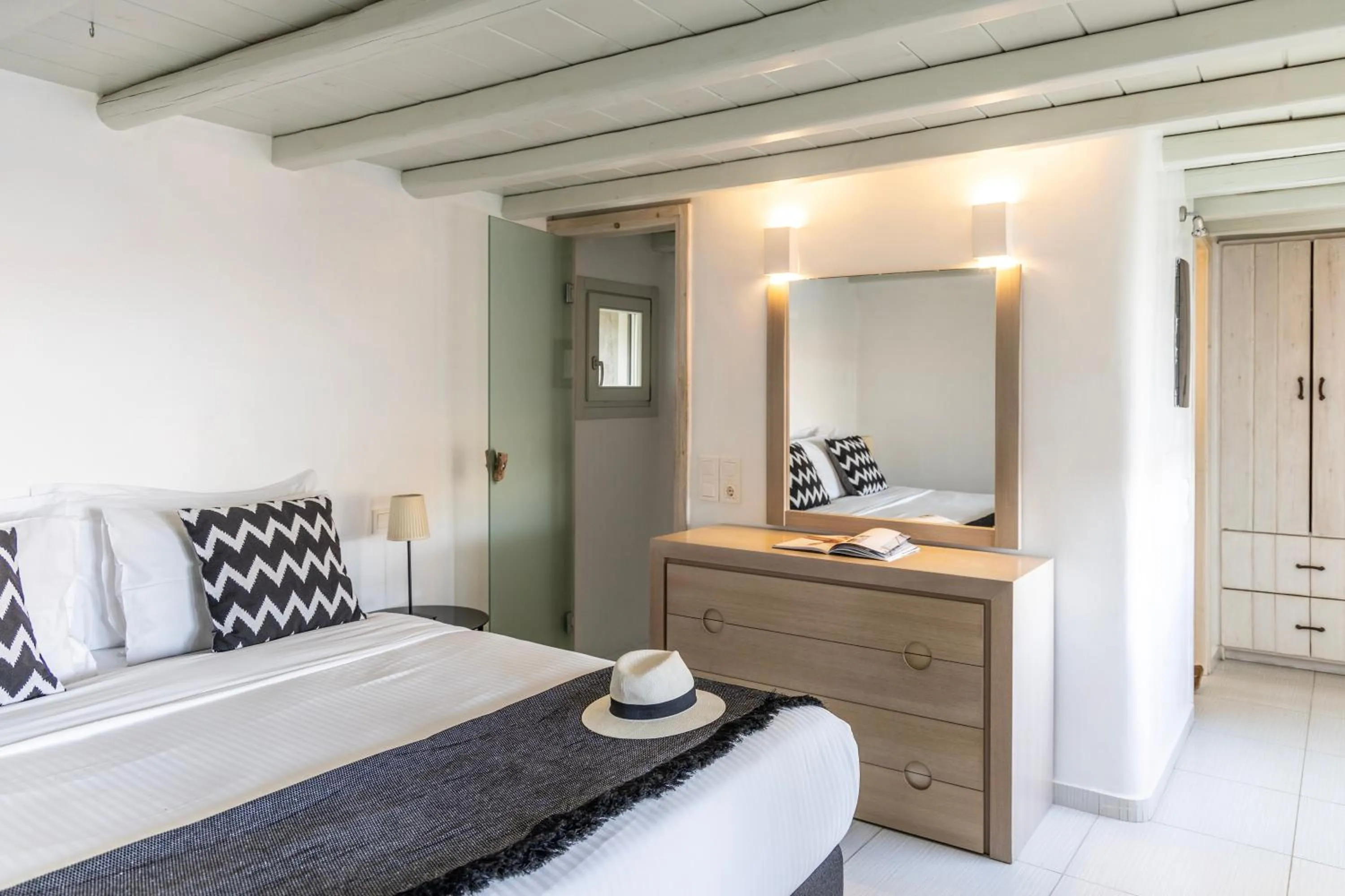 Bedroom, Bed in Nimbus My Aktis