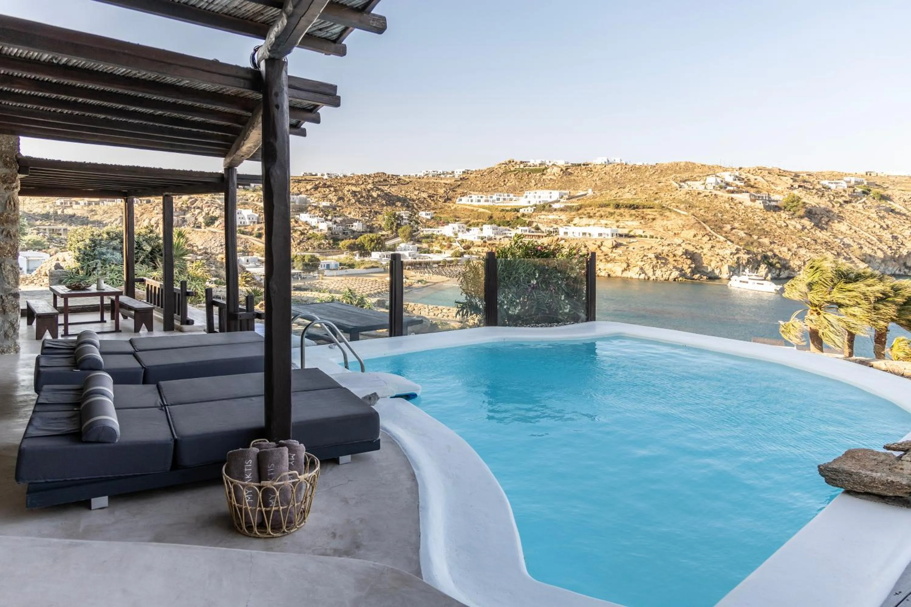 Swimming pool in Nimbus My Aktis