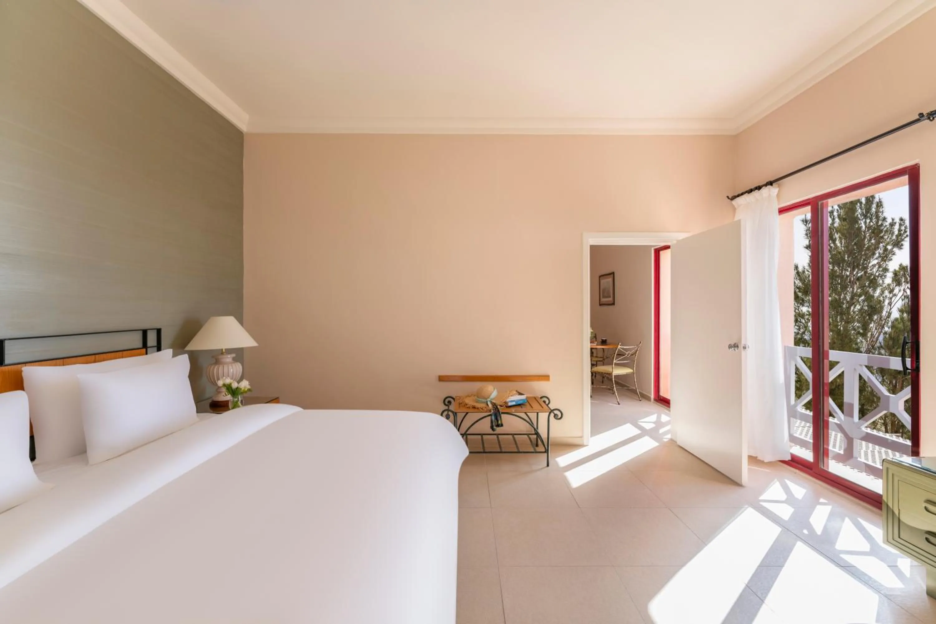 Bedroom, Bed in Mövenpick Nabatean Castle Hotel