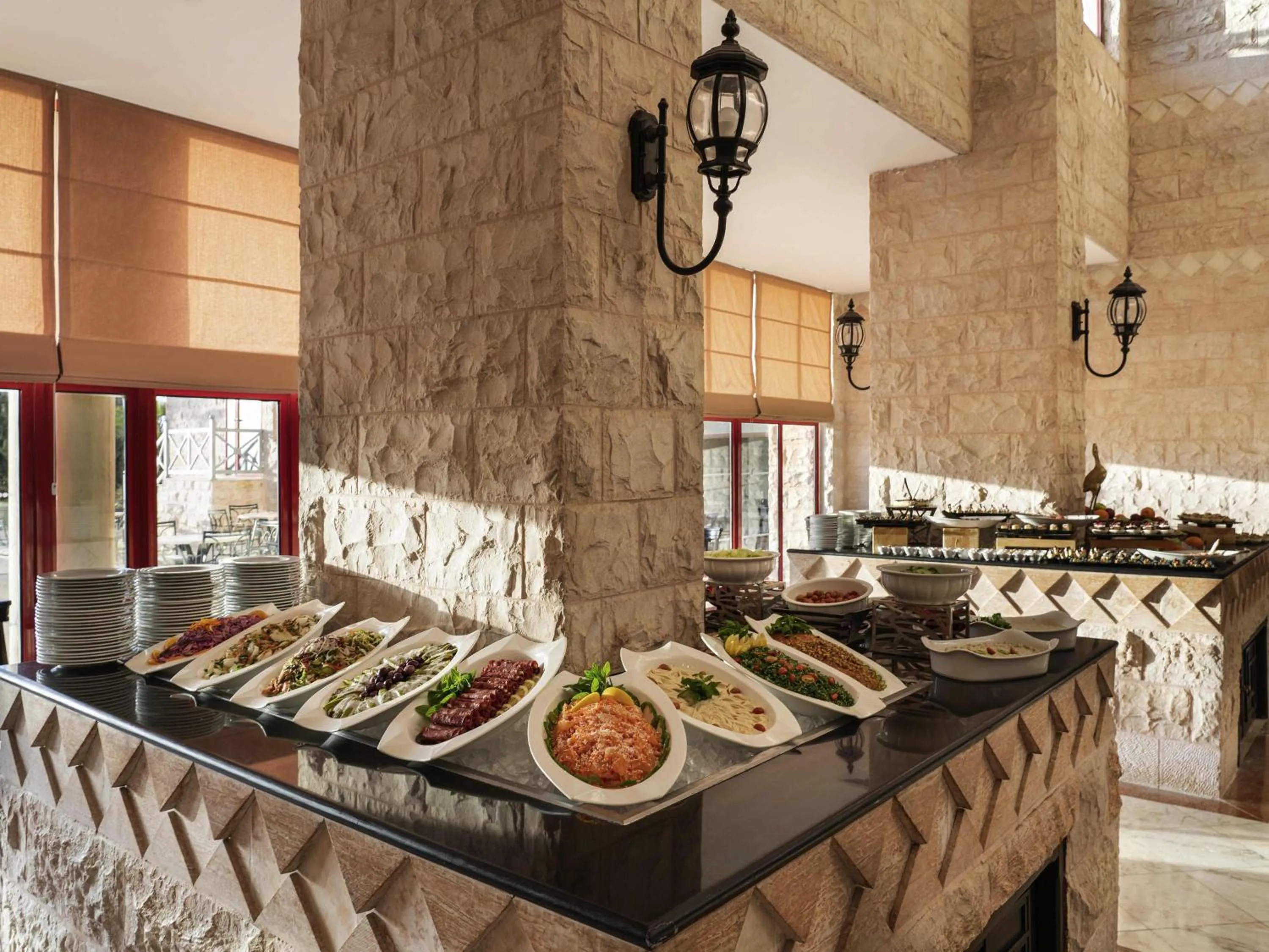 Restaurant/places to eat in Grand Mercure Petra