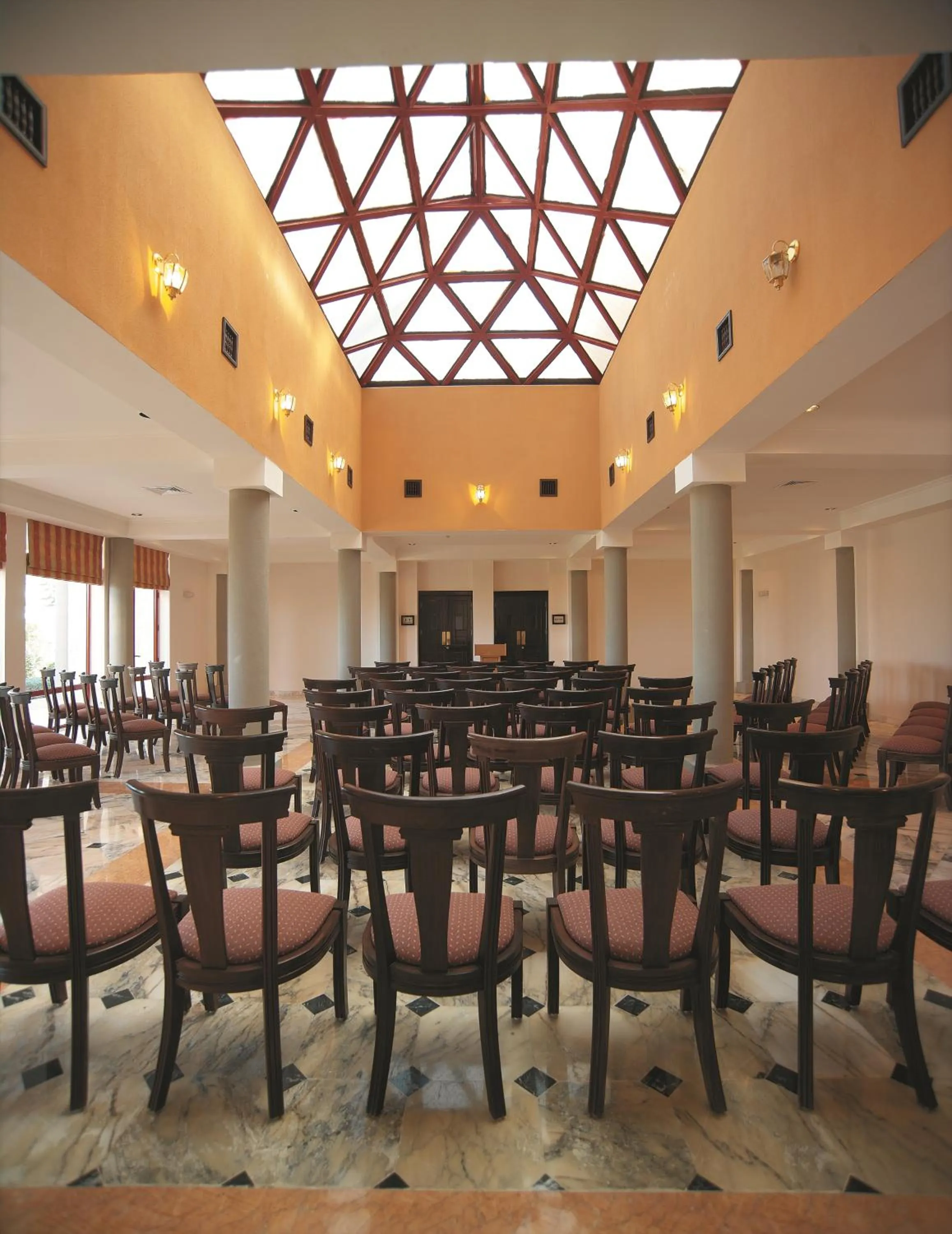 Meeting/conference room in Mövenpick Nabatean Castle Hotel