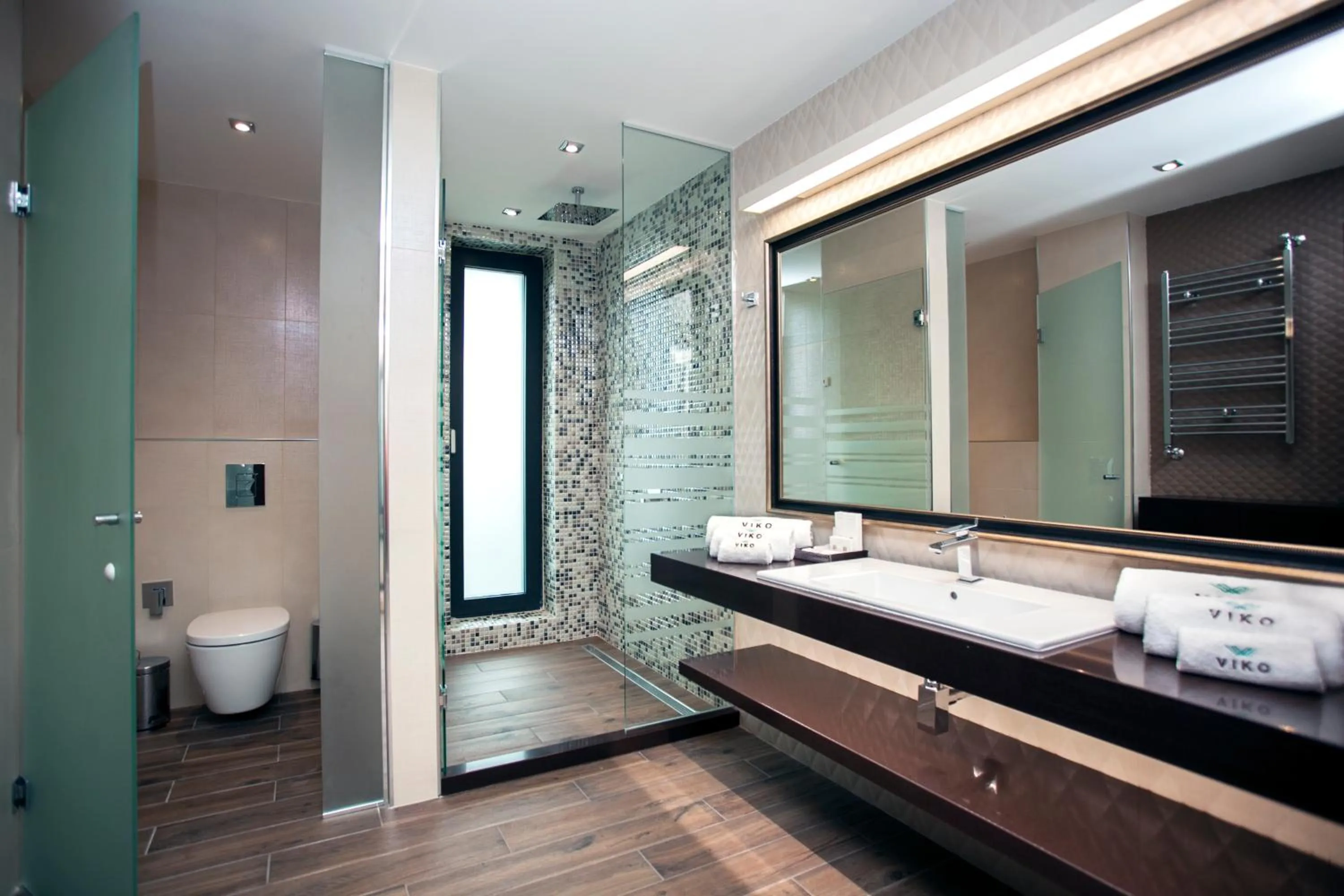 Bathroom, Bed in VIKO Boutique Apart Hotel