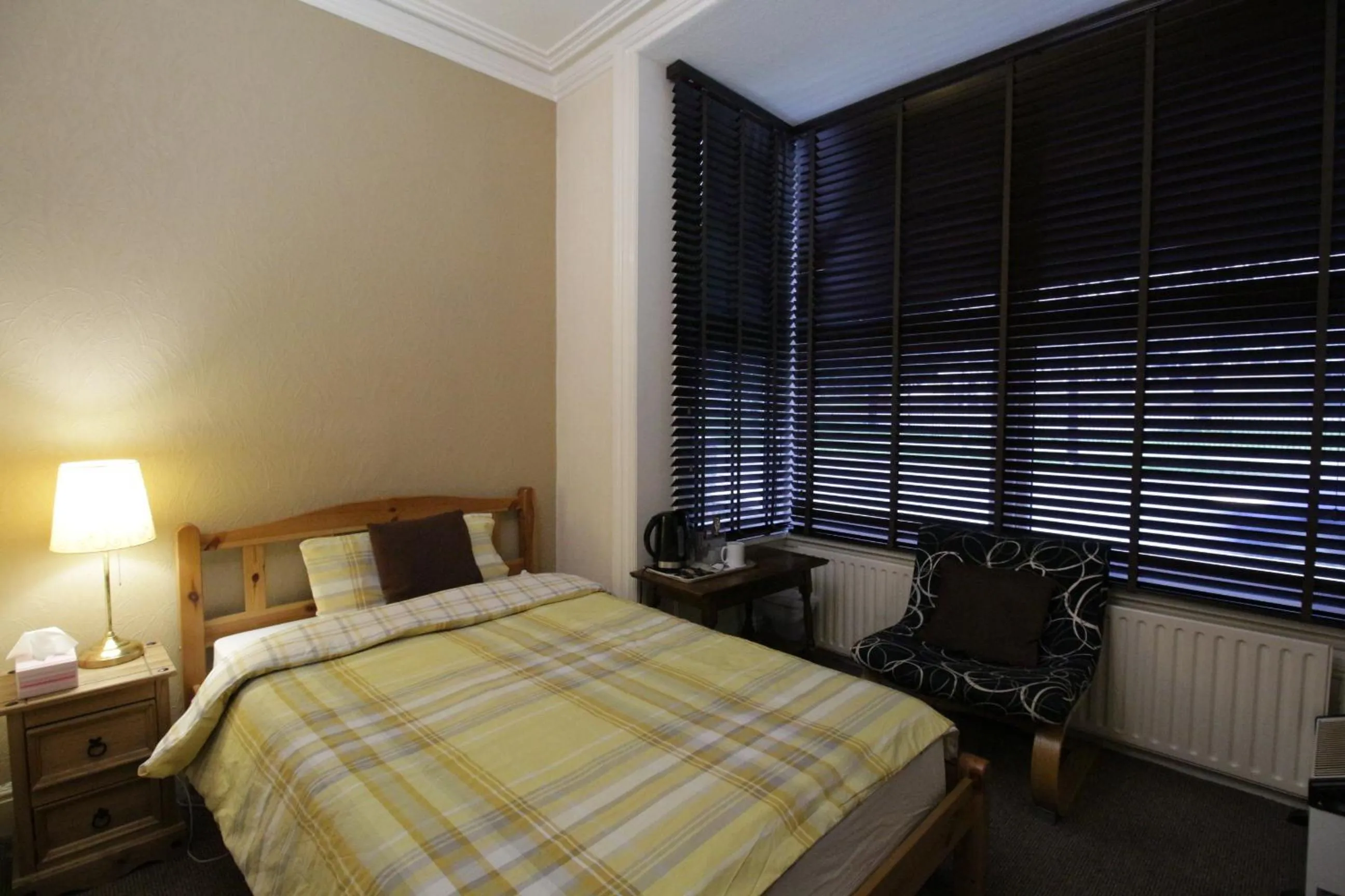 Bedroom, Bed in Tennyson