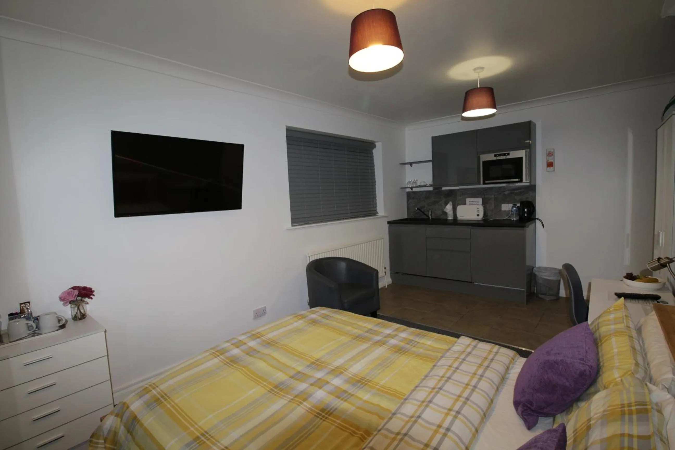 TV and multimedia, Bed in Tennyson