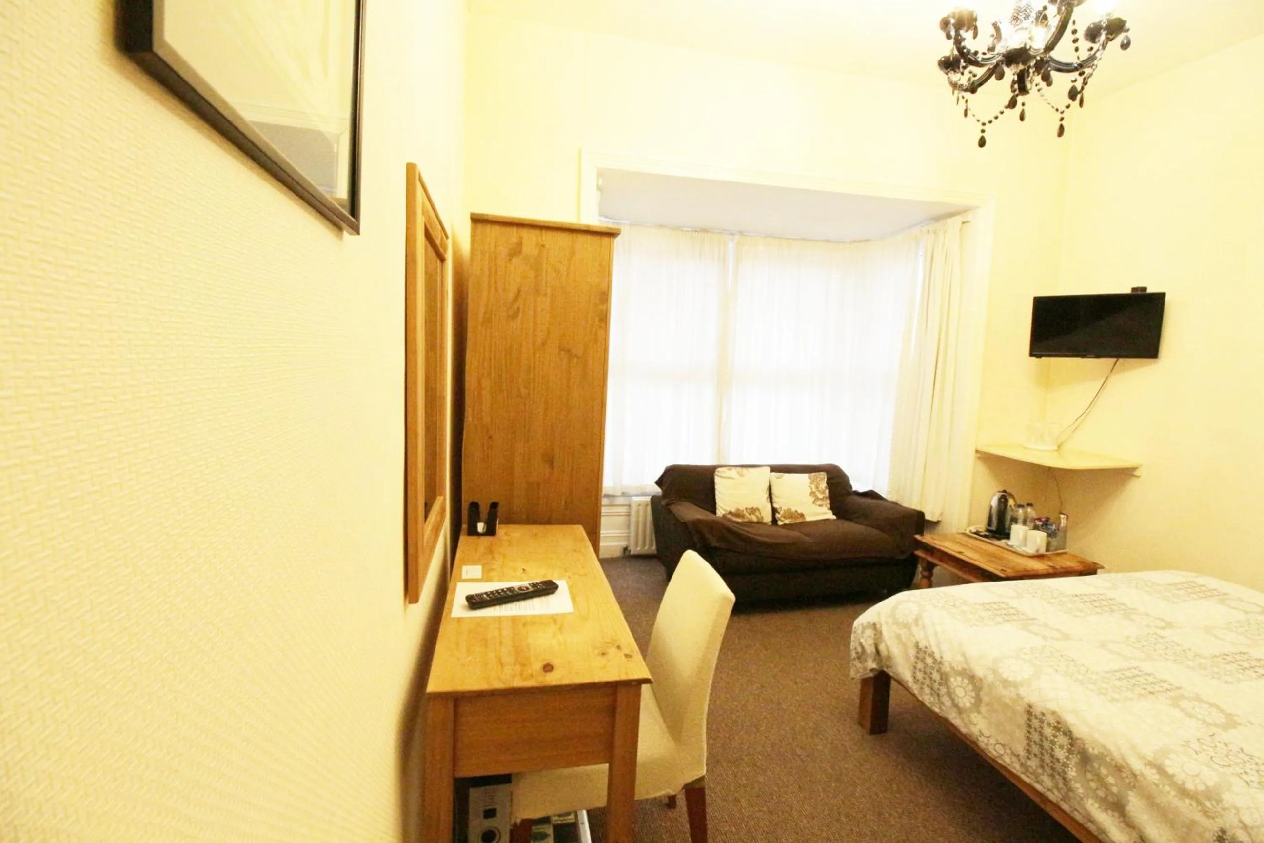 Bedroom, Bed in Tennyson