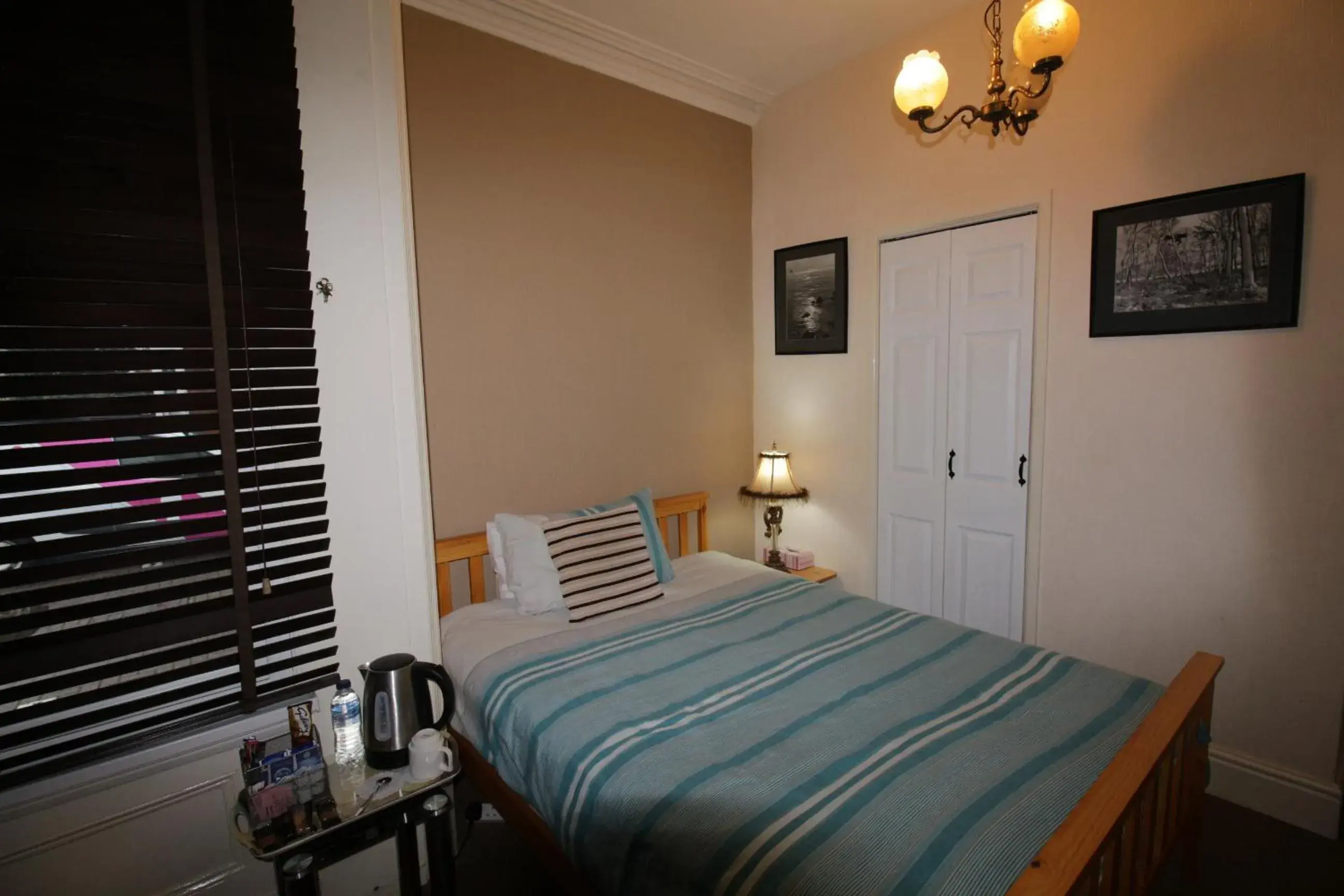 Single Room with Bathroom in Tennyson Single Room with Bathroom in Tennyson