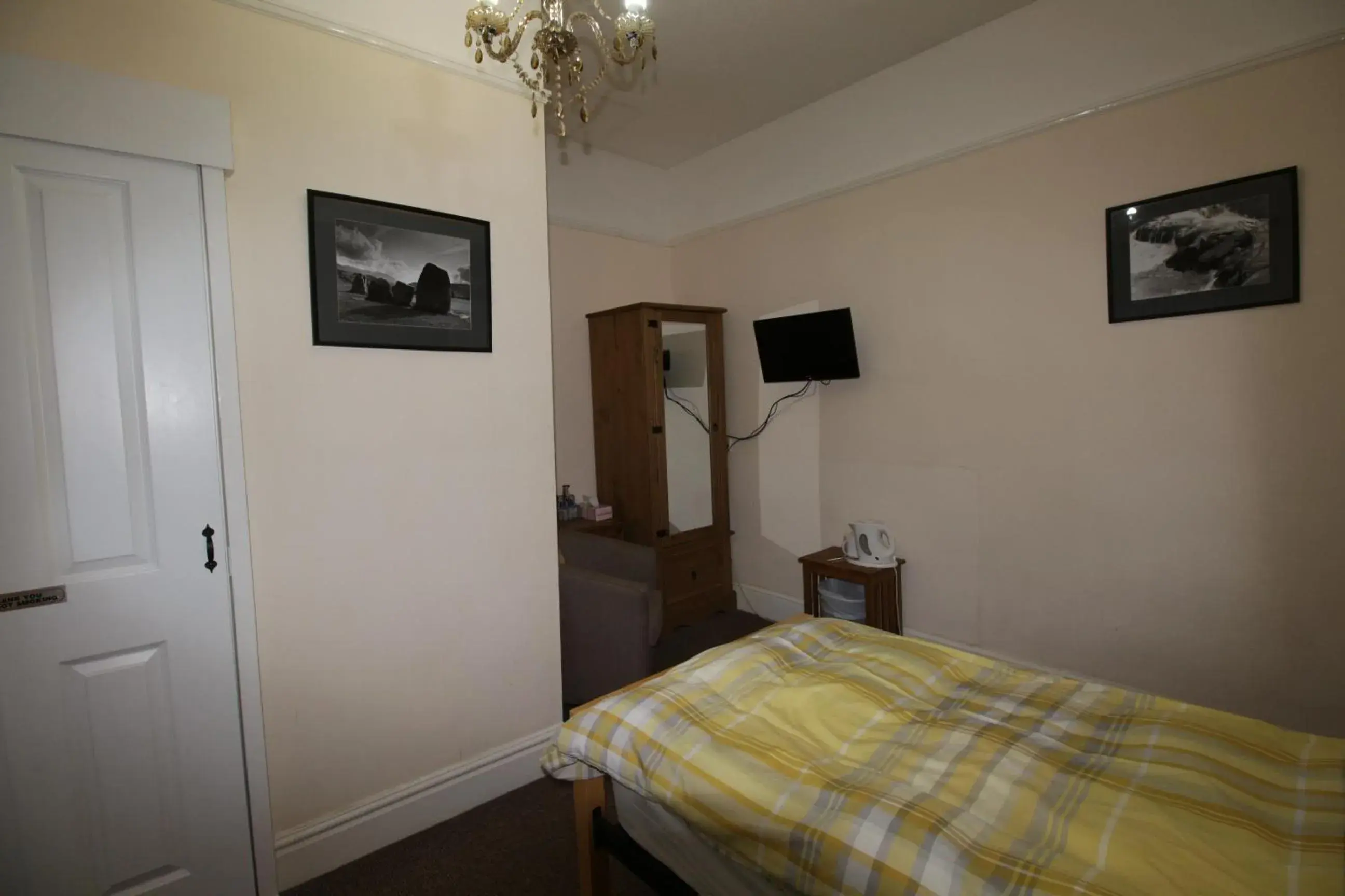 Twin Room with Bathroom in Tennyson Twin Room with Bathroom in Tennyson