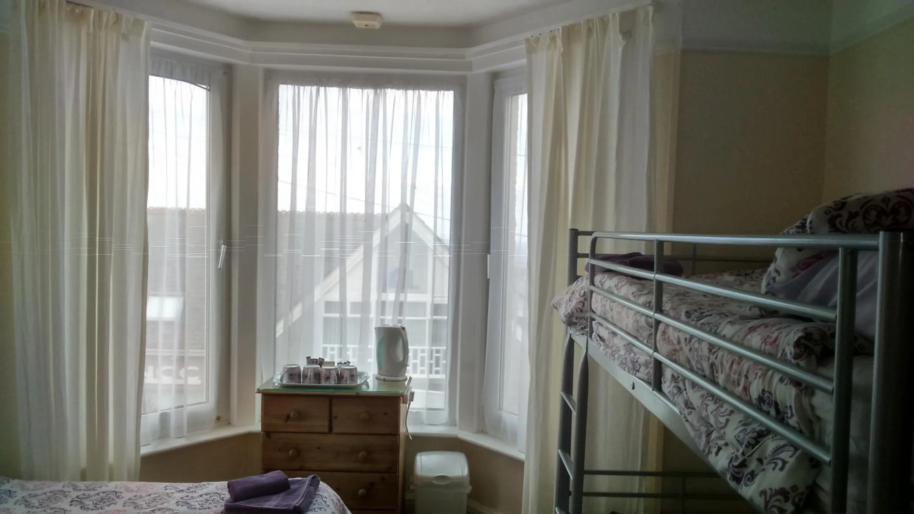 Quiet street view, Bed in Smugglers Rest