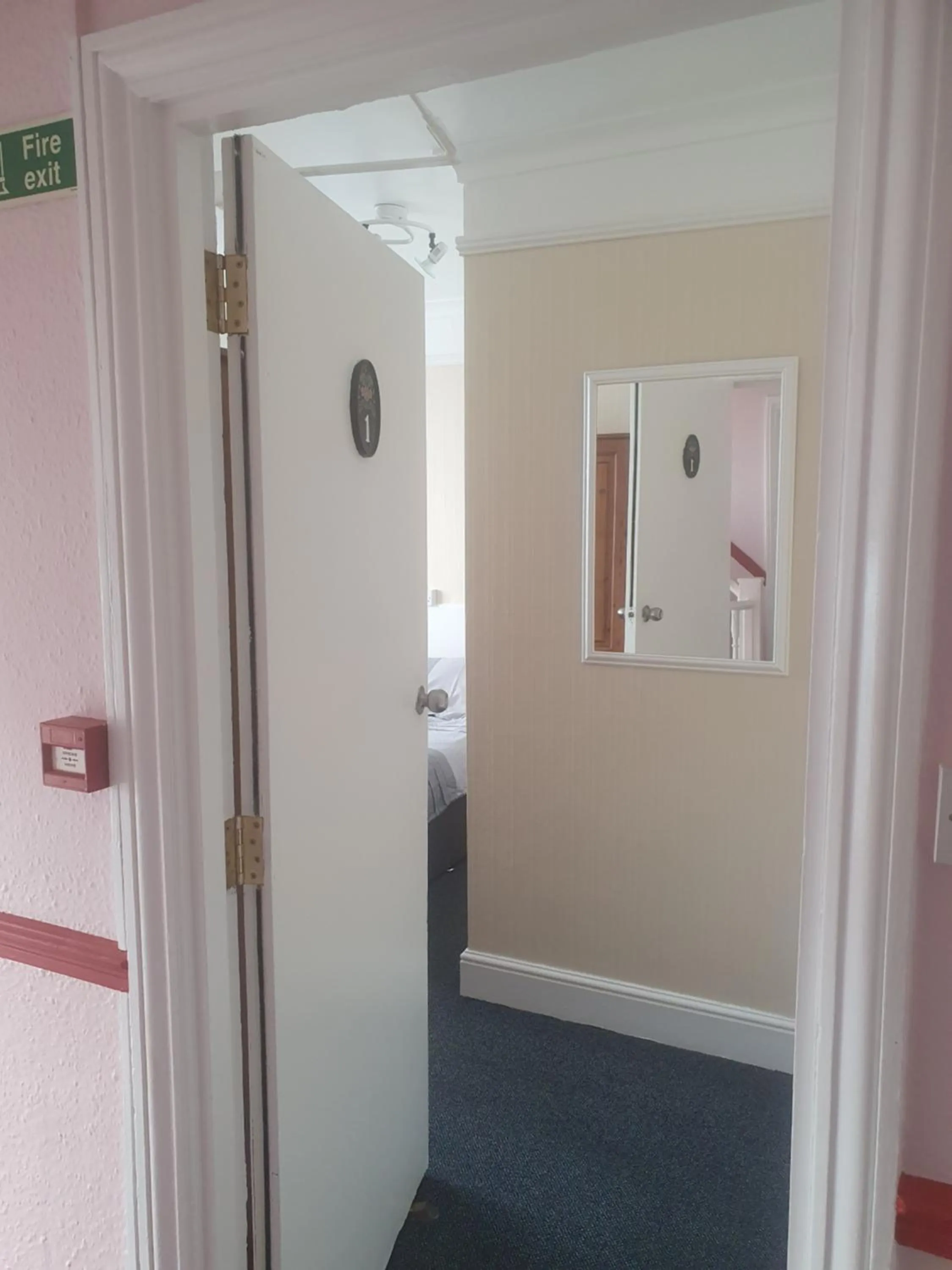 Bedroom in Smugglers Rest