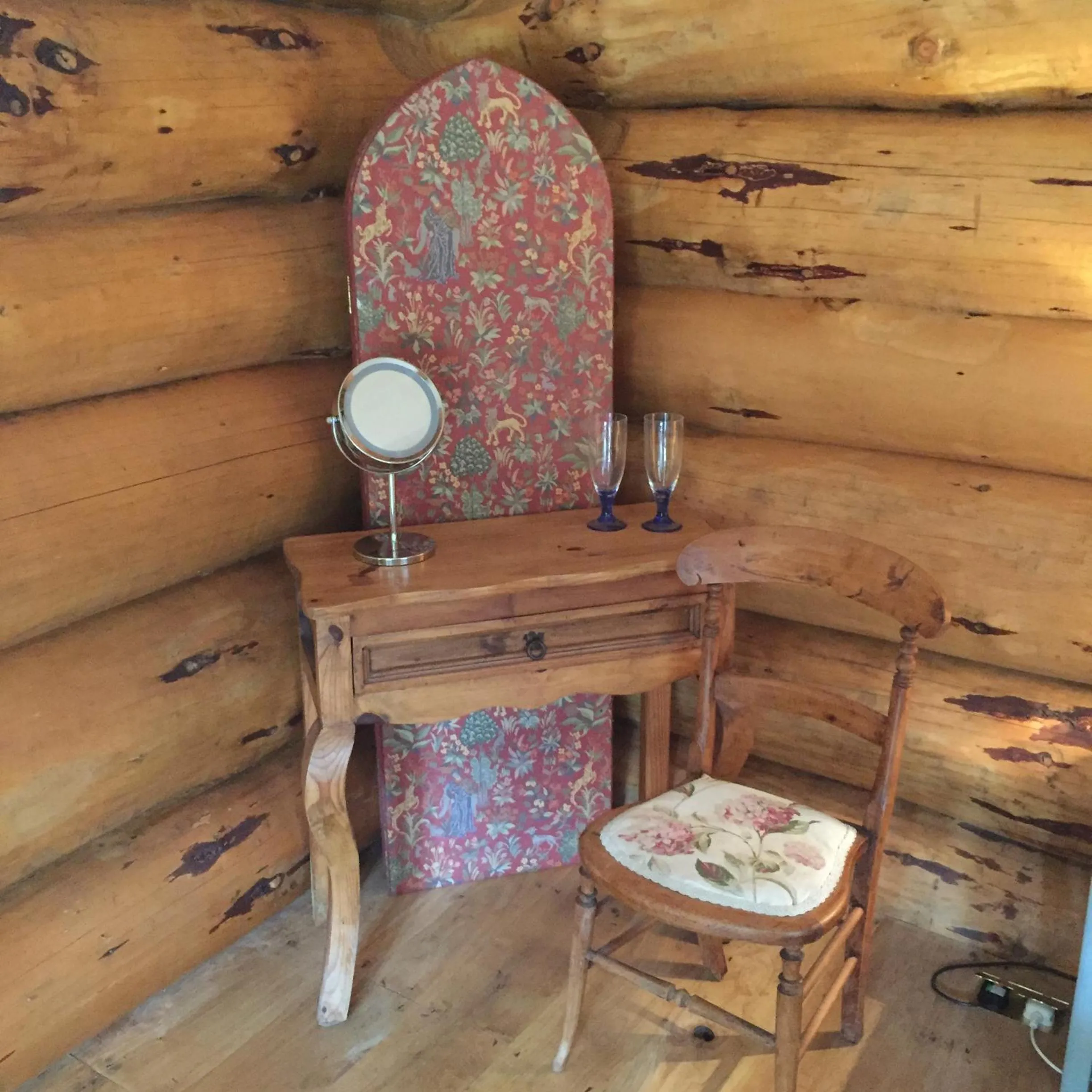 Hesperus Lodge