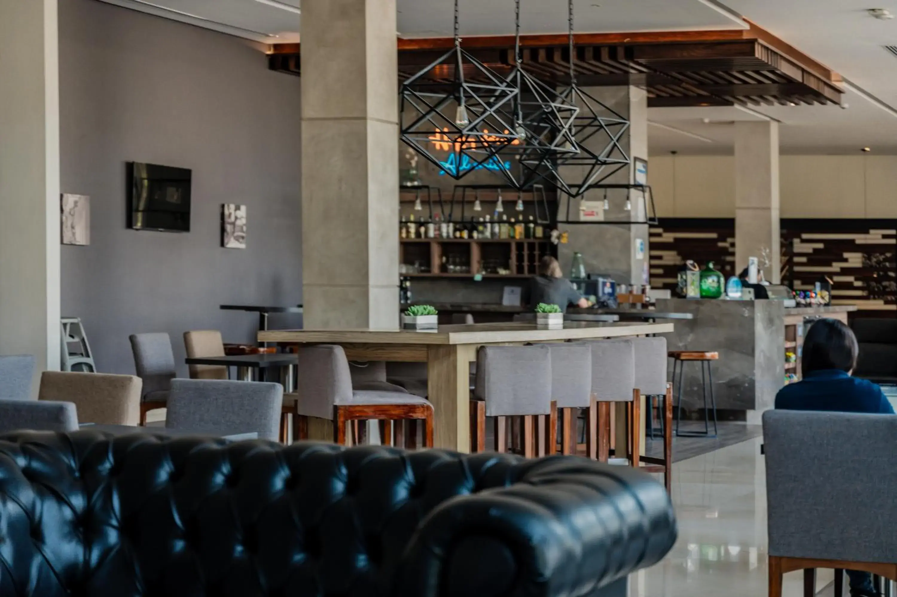 Lounge or bar in Hampton Inn By Hilton Celaya Lounge or bar in Hampton Inn By Hilton Celaya