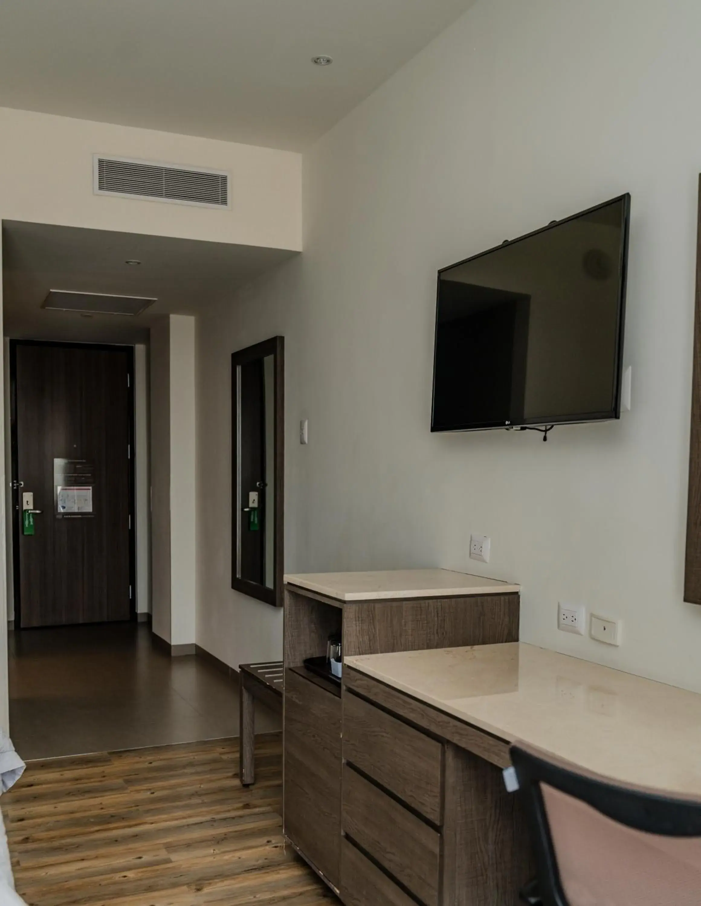 Bedroom in Hampton Inn By Hilton Celaya Bedroom in Hampton Inn By Hilton Celaya