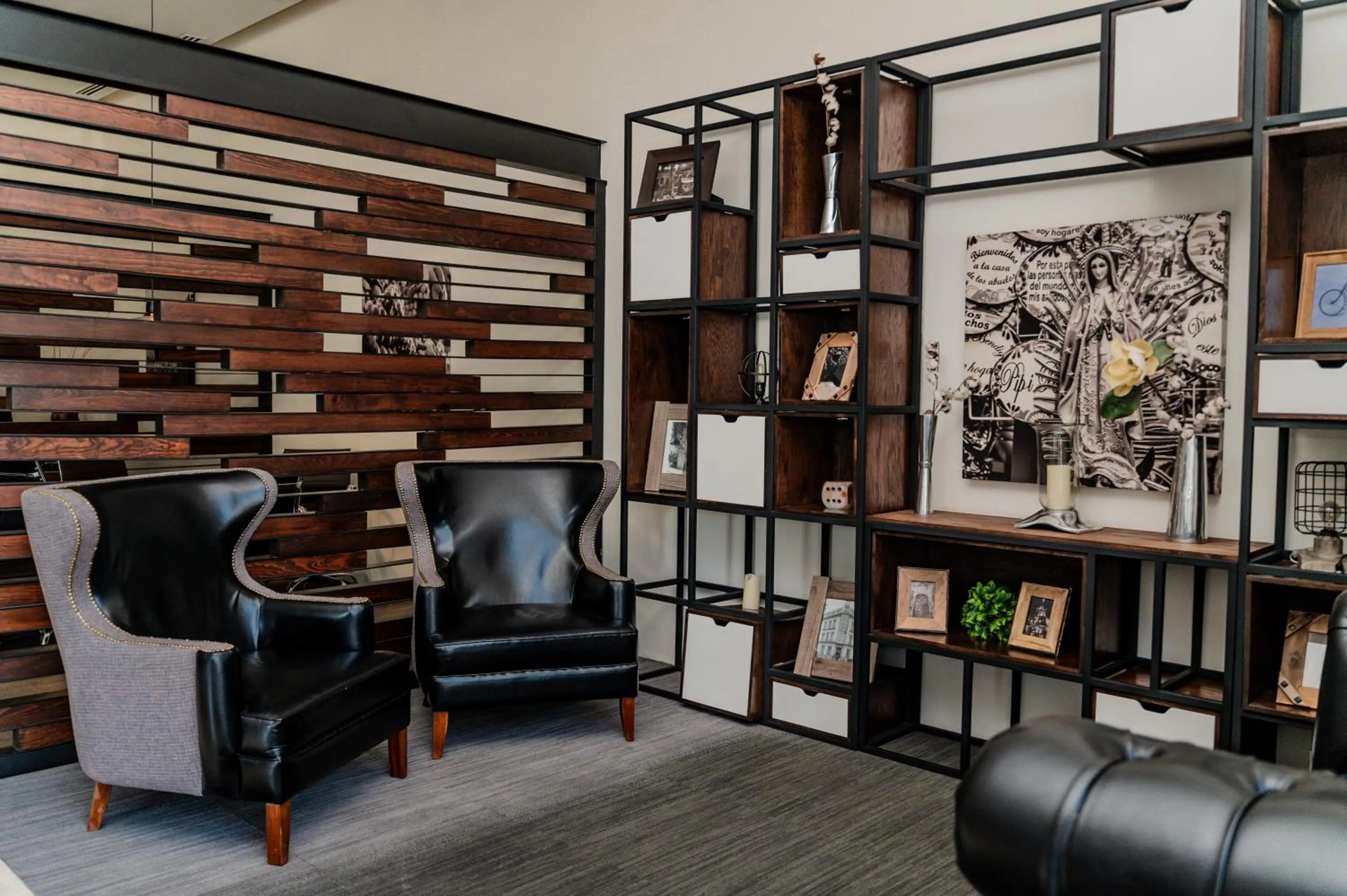 Decorative detail in Hampton Inn By Hilton Celaya