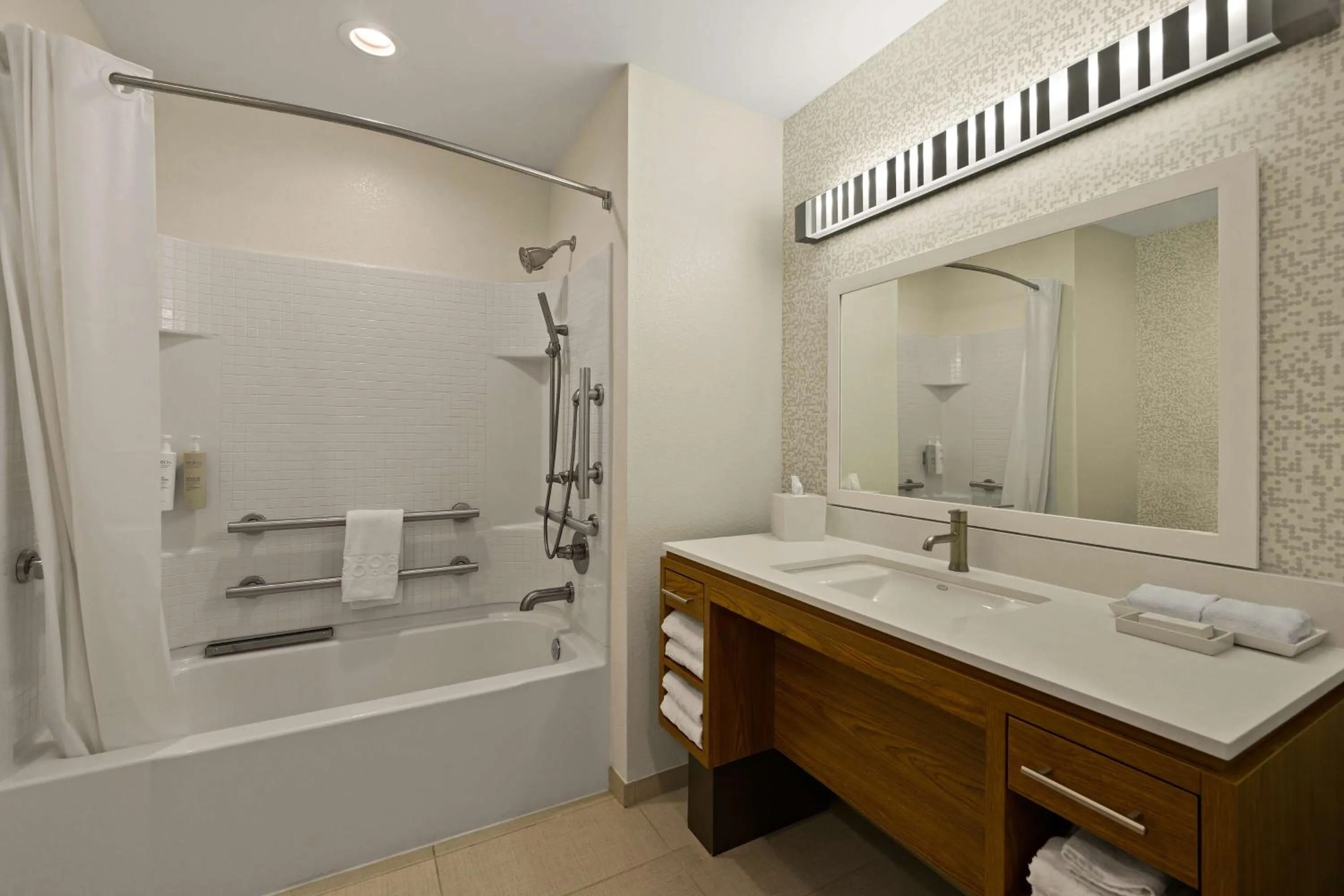 Bathroom in Home2 Suites By Hilton Baytown