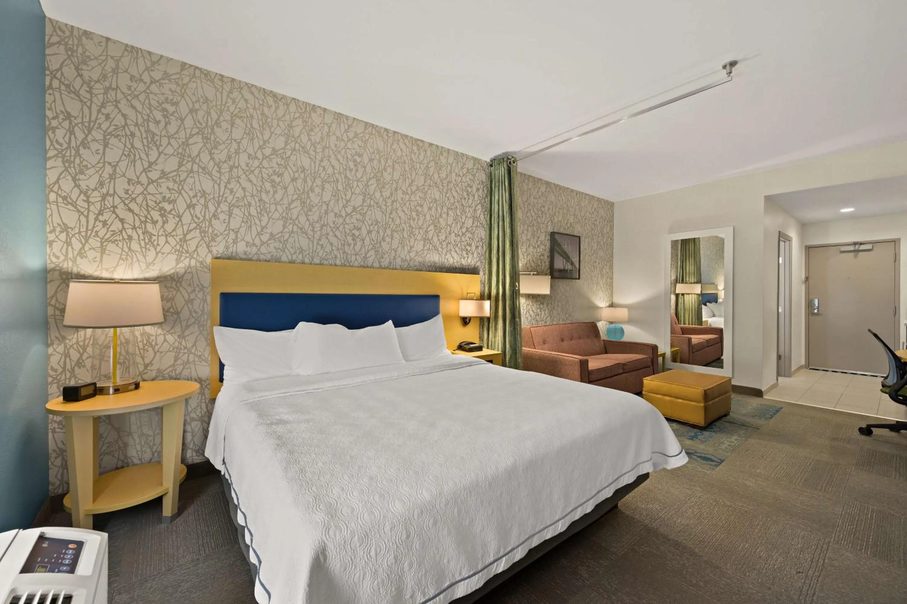 Living room, Bed in Home2 Suites By Hilton Baytown