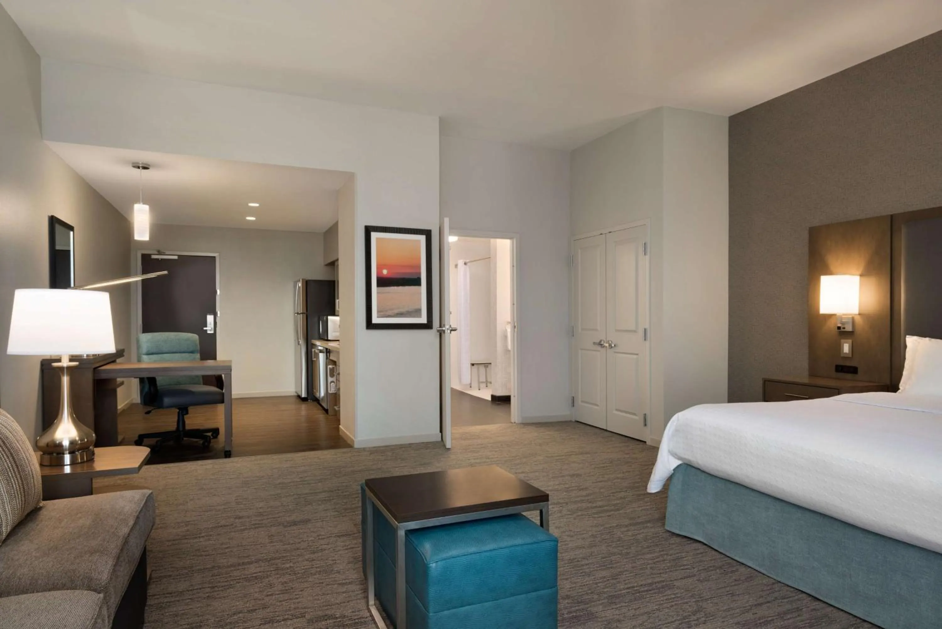 Kitchen or kitchenette, Bed in Homewood Suites By Hilton Memphis - Southaven