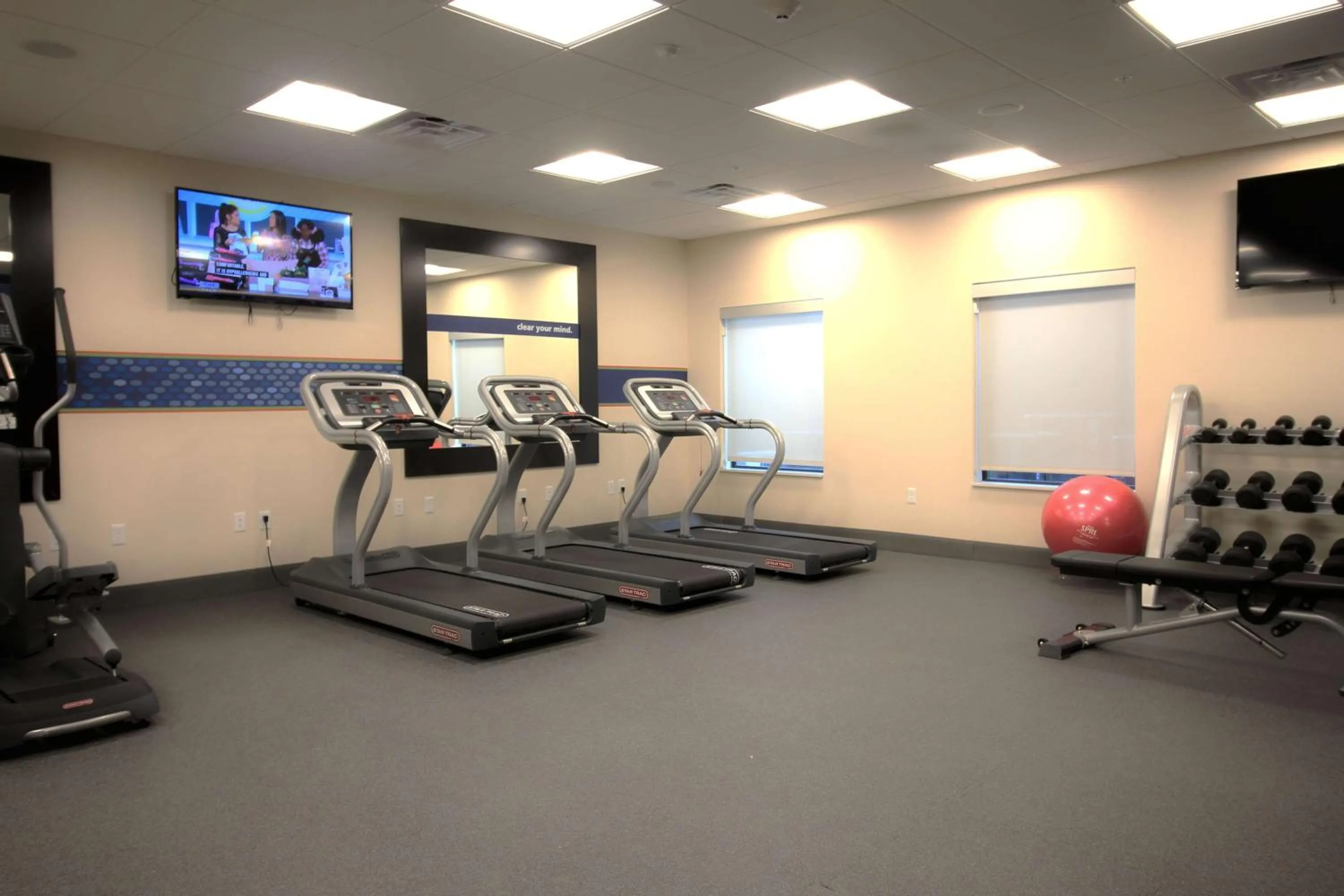 Fitness centre/facilities in Hampton Inn West Plains