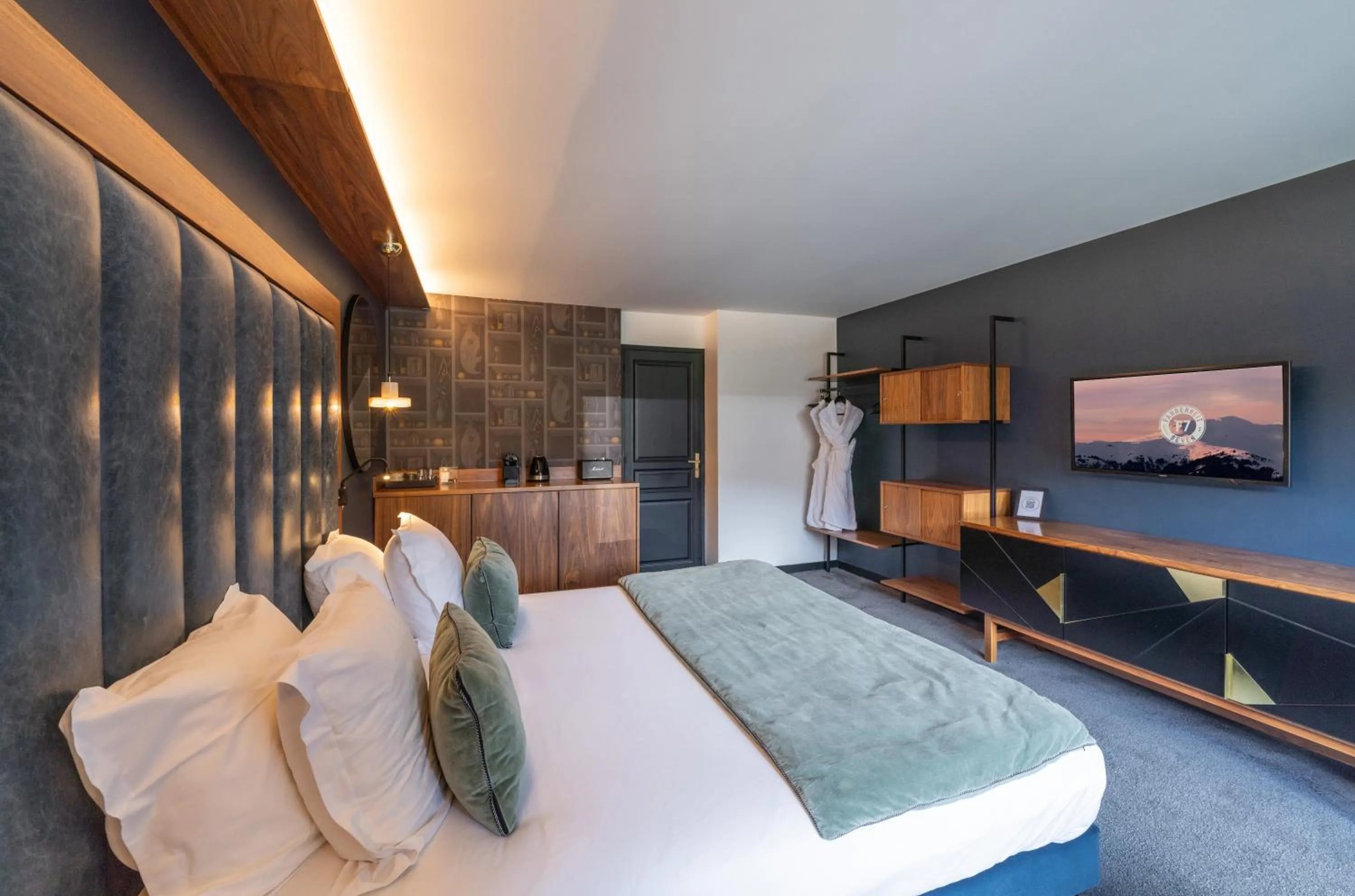 Bedroom, Bed in Fahrenheit Seven Courchevel