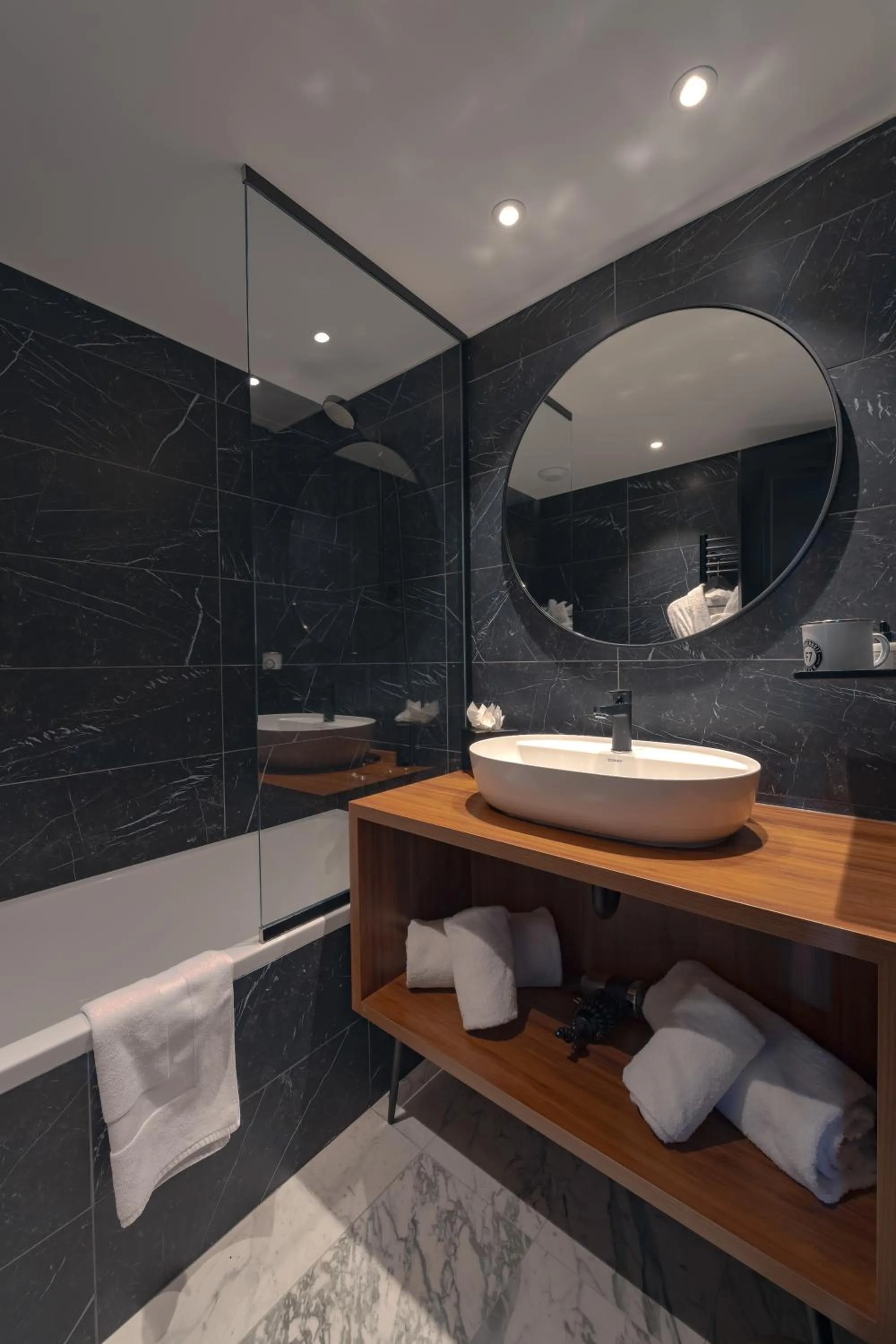 Bathroom in Fahrenheit Seven Courchevel