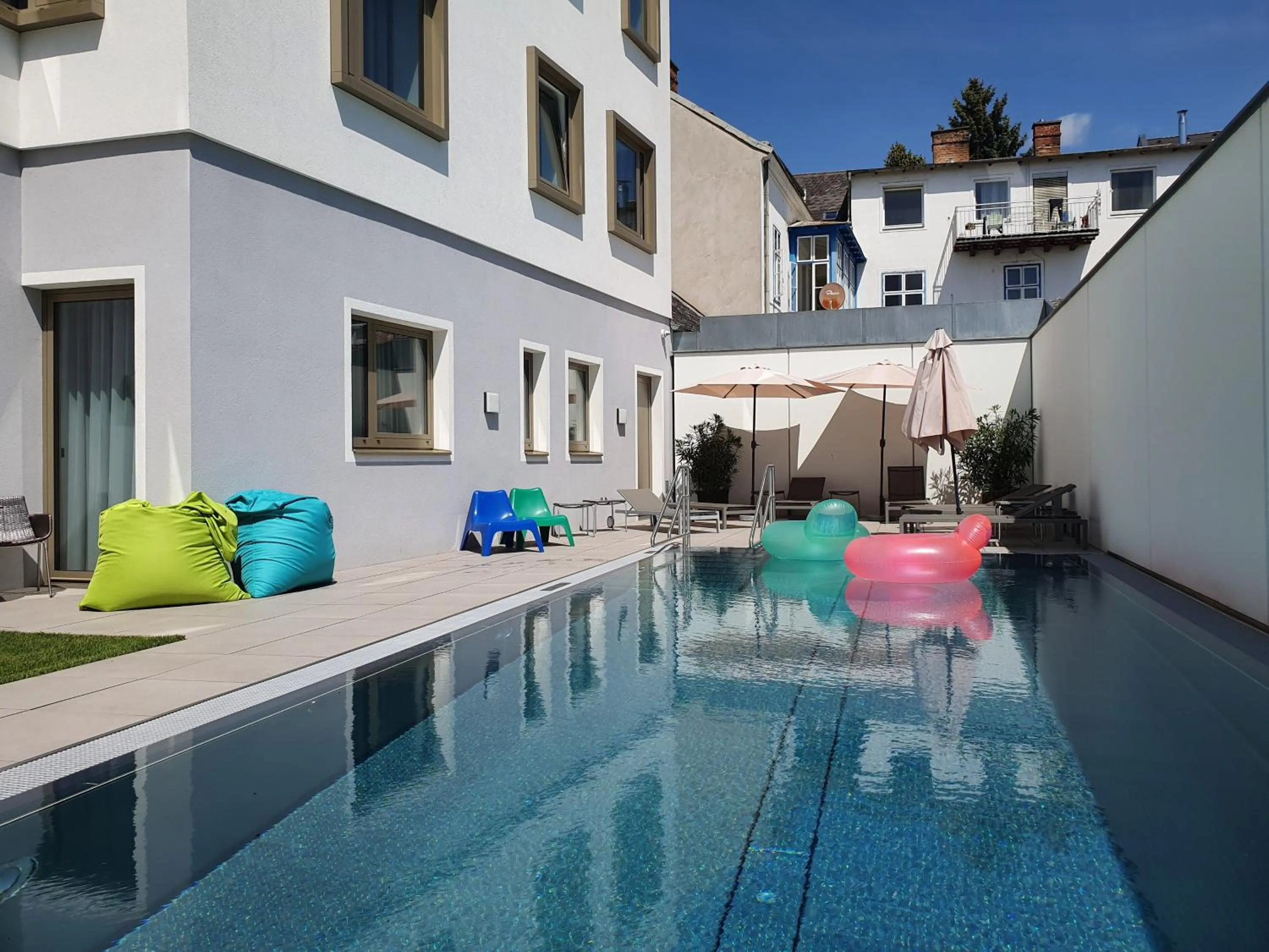 Swimming pool in Klinglhuber Suites