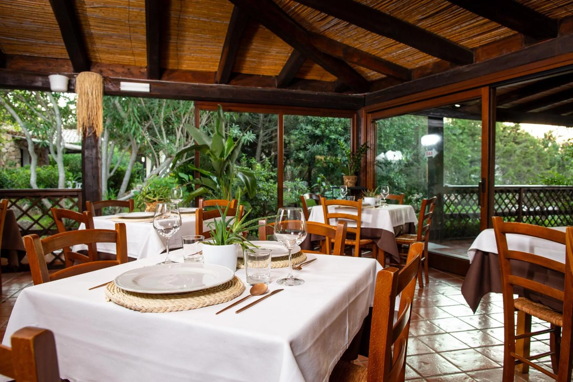 Restaurant/places to eat in La Jacia Hotel & Resort