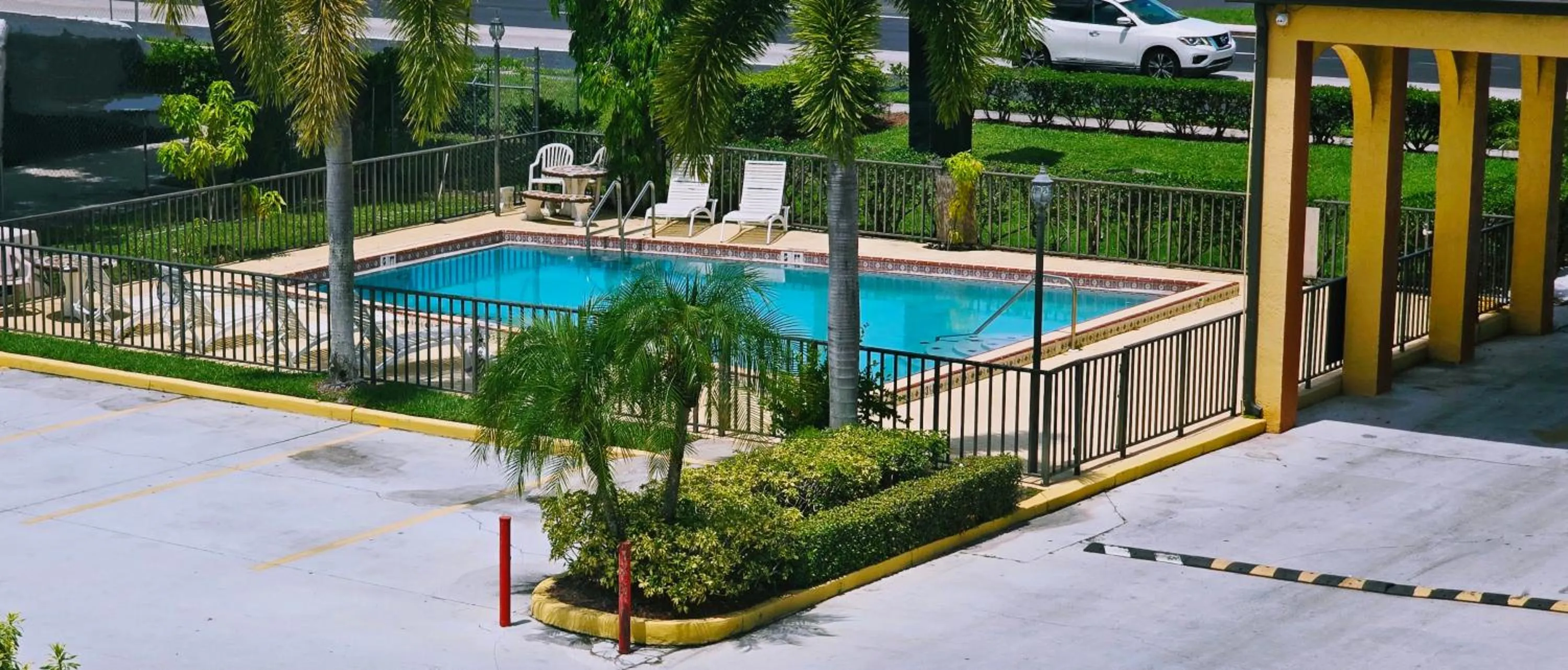 Swimming pool in Budget Inn Of Orlando
