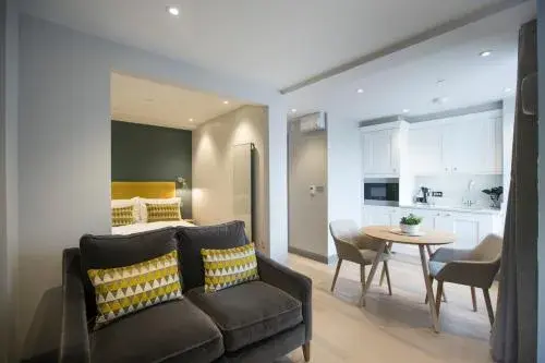 Deluxe Apartment in No.8 Waterloo Street Deluxe Apartment in No.8 Waterloo Street