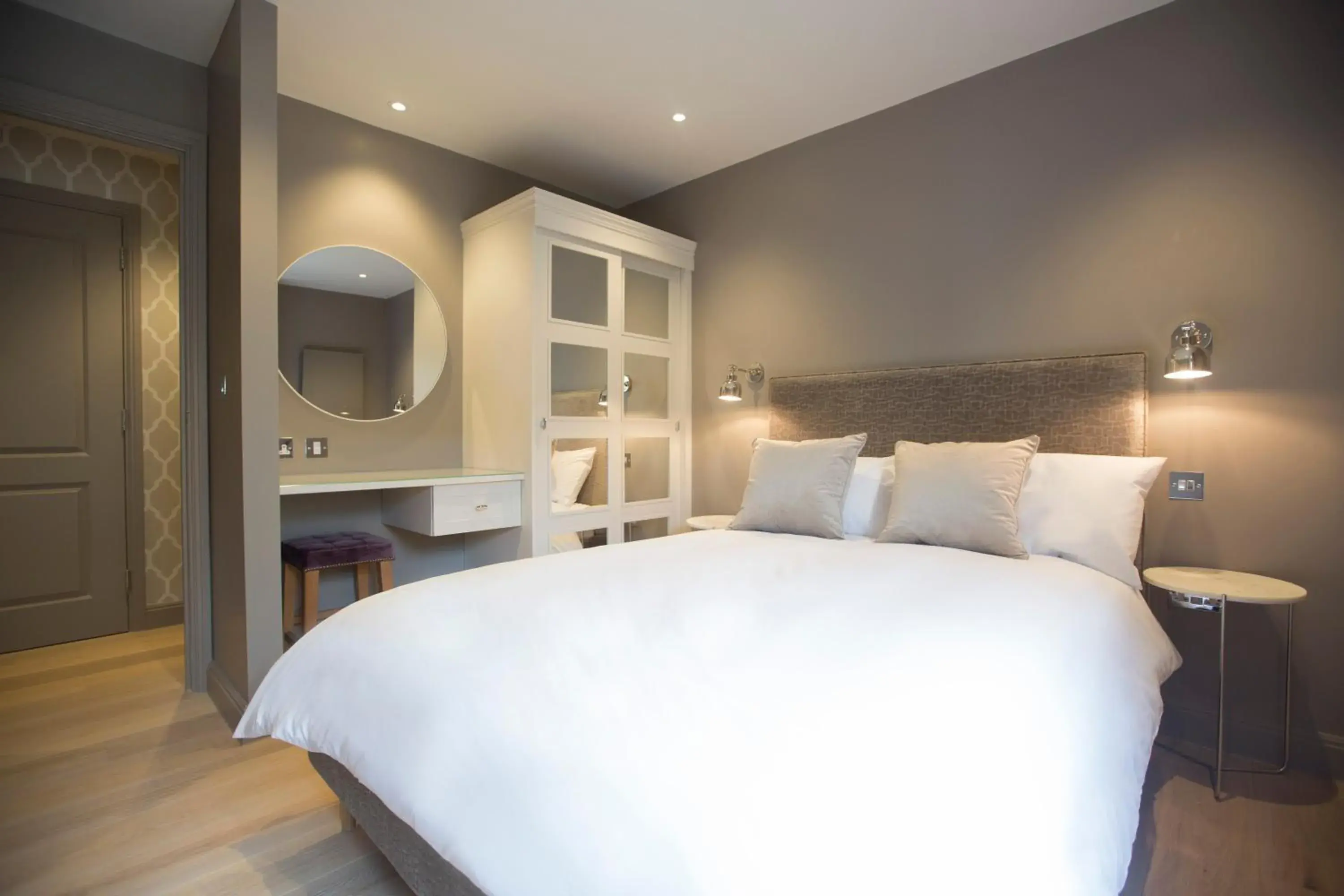 Two-Bedroom Apartment in No.8 Waterloo Street Two-Bedroom Apartment in No.8 Waterloo Street
