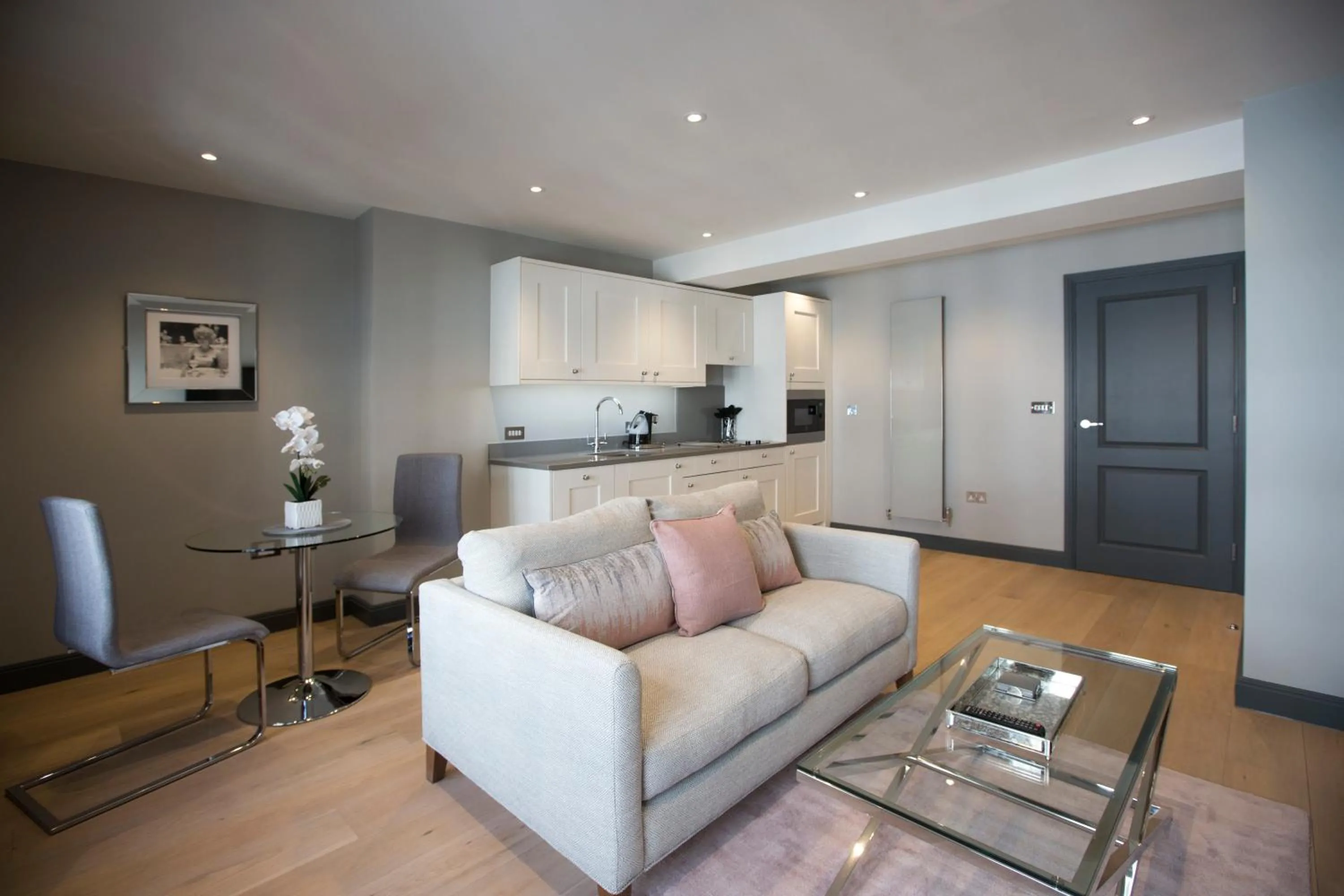 Coffee/tea facilities in No.8 Waterloo Street