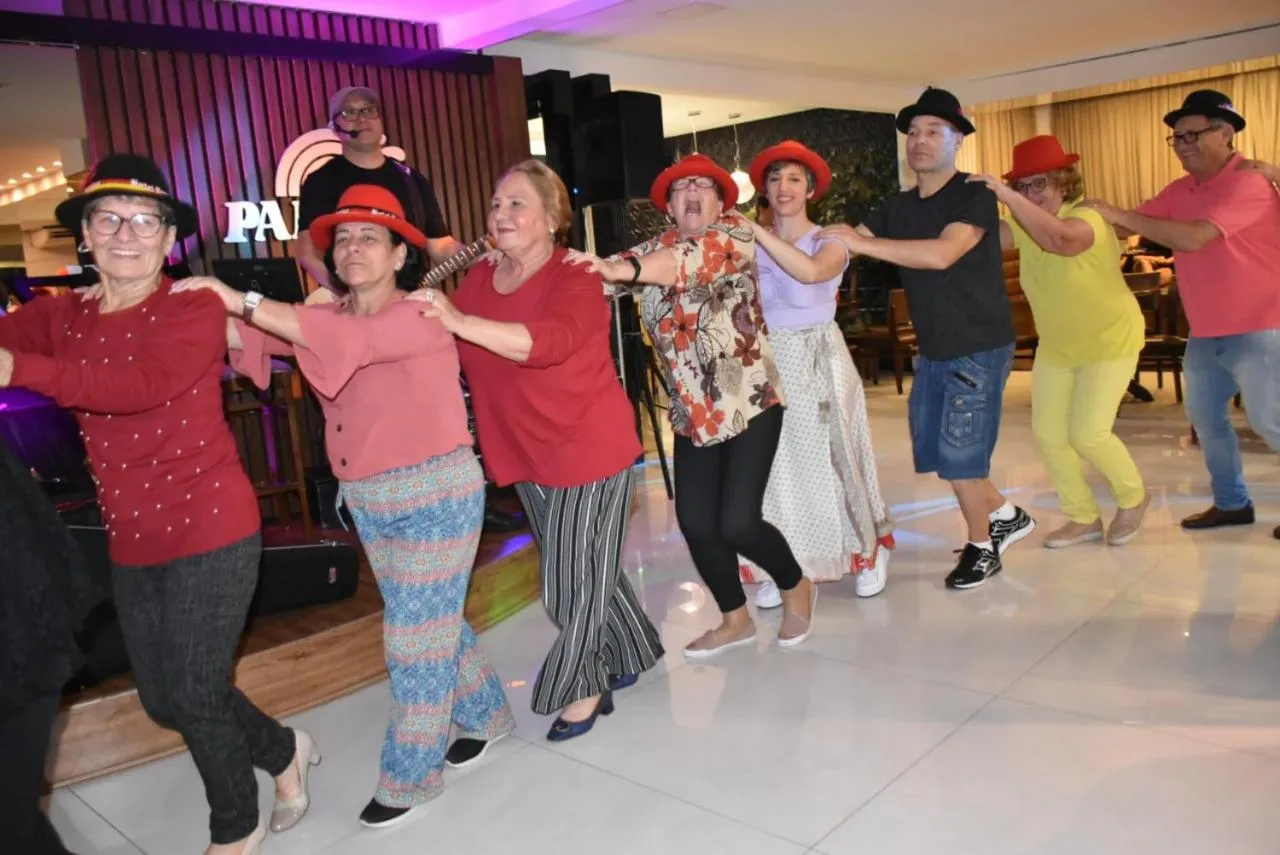 People in Hotel Paraiso