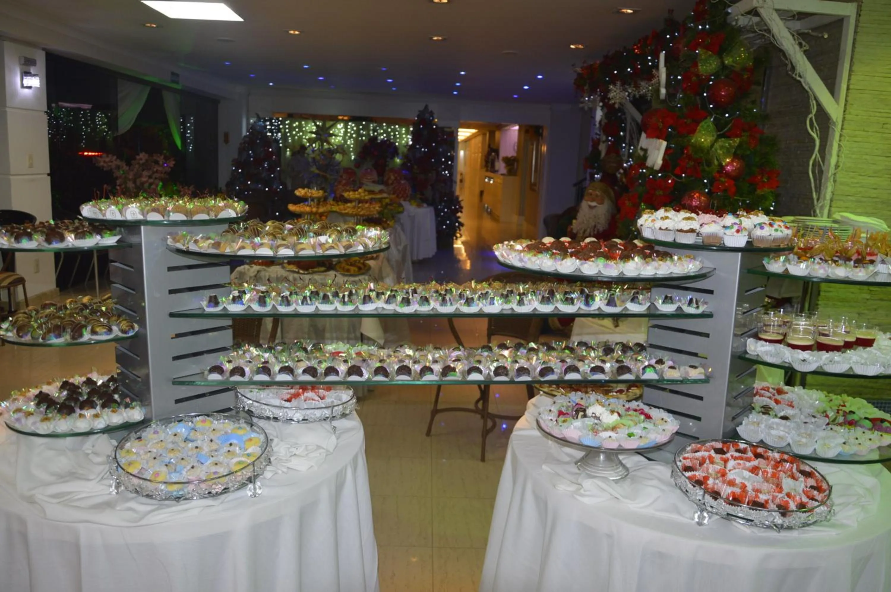 Restaurant/places to eat in Hotel Paraiso