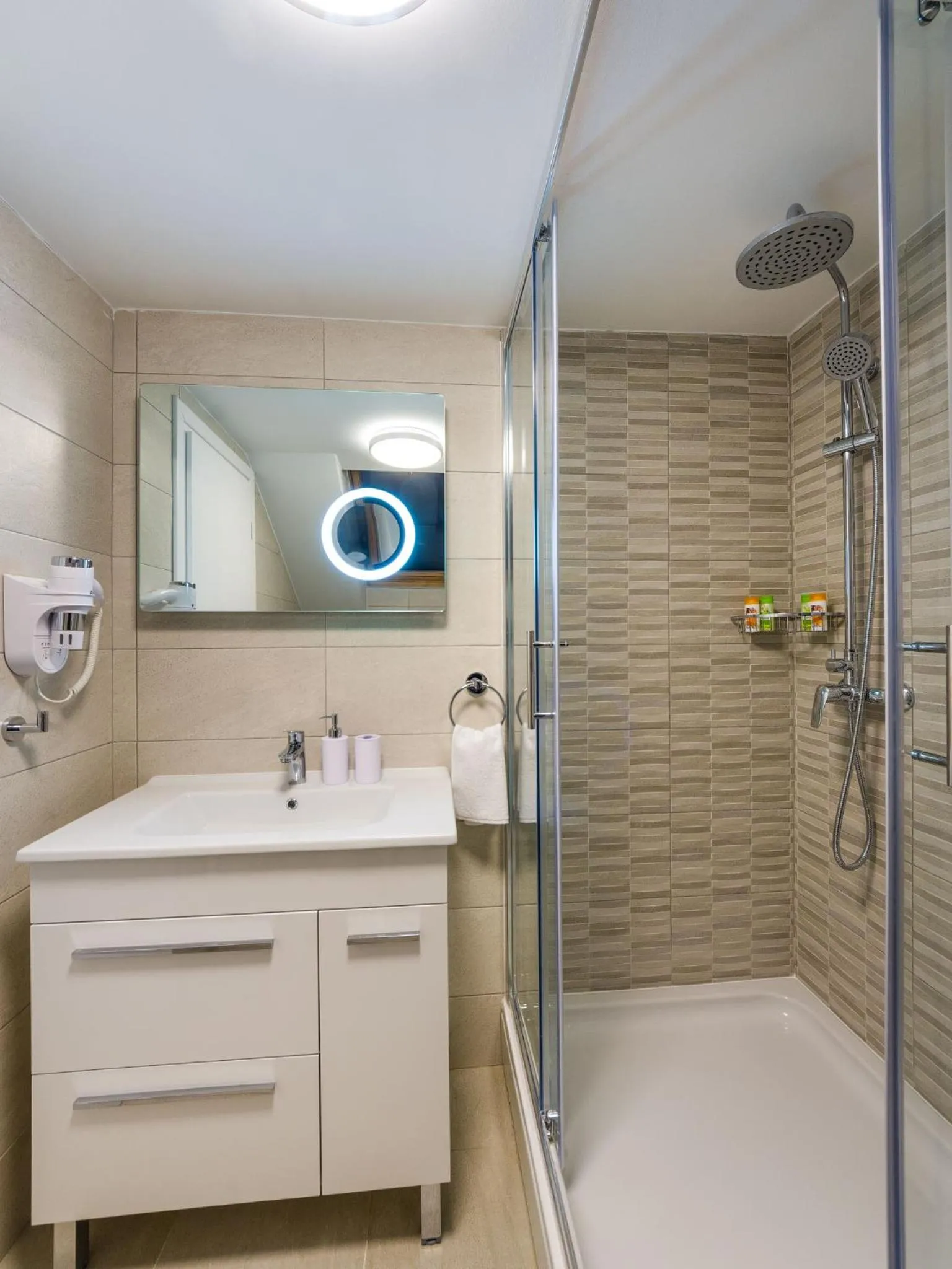 Shower in Navis Luxury Apartments