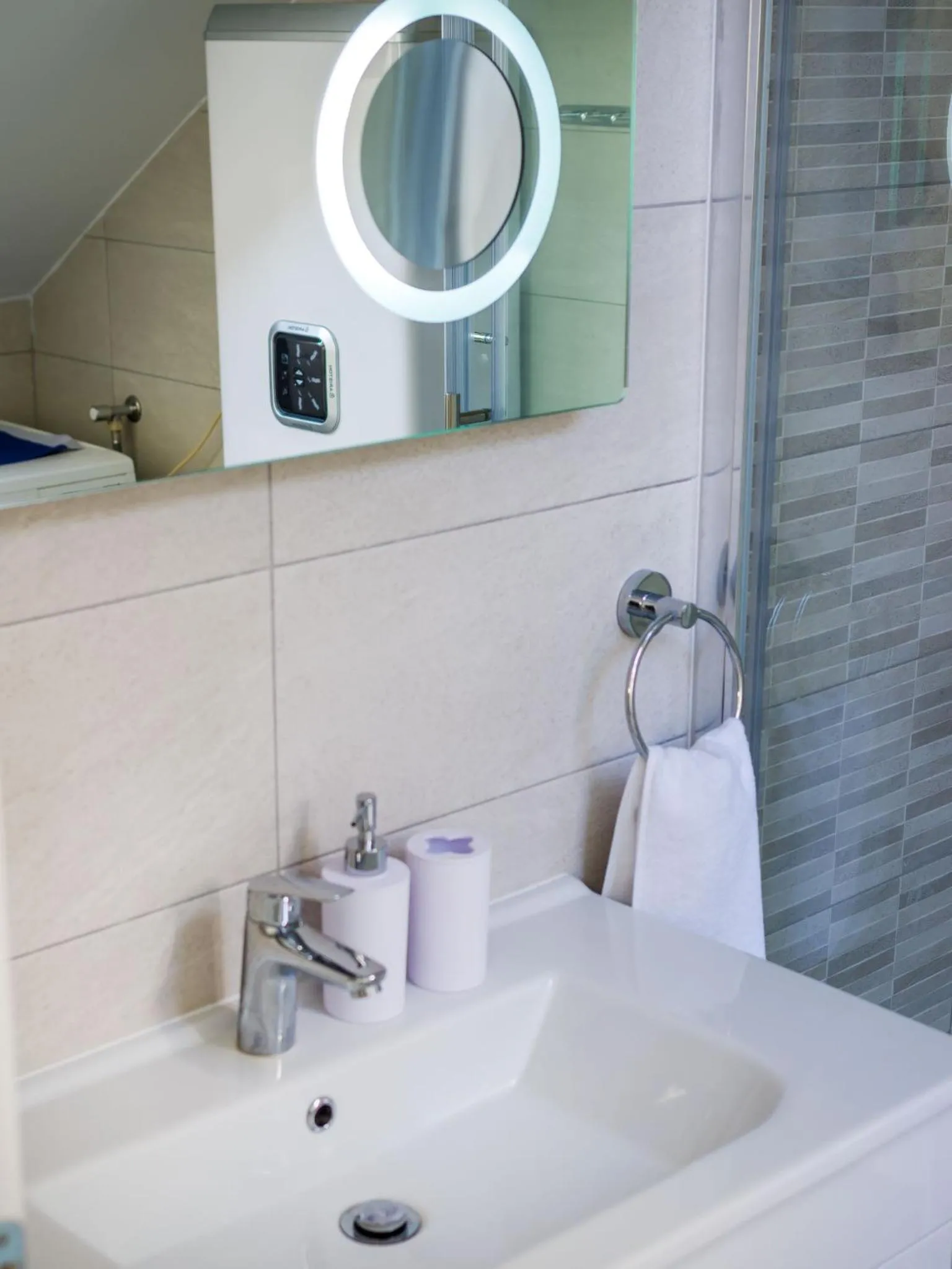 Shower in Navis Luxury Apartments