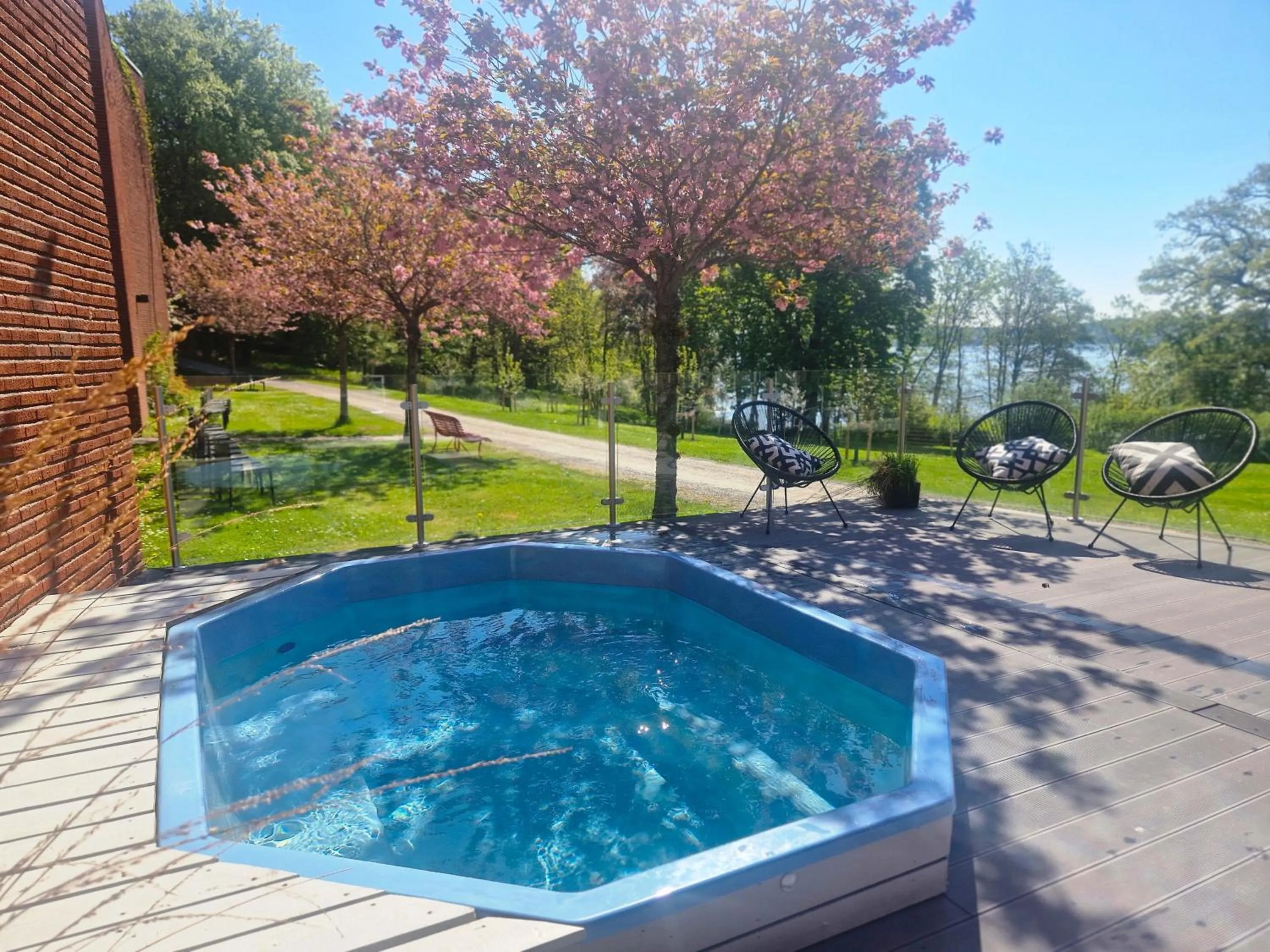 Hot Tub in Skogshem & Wijk