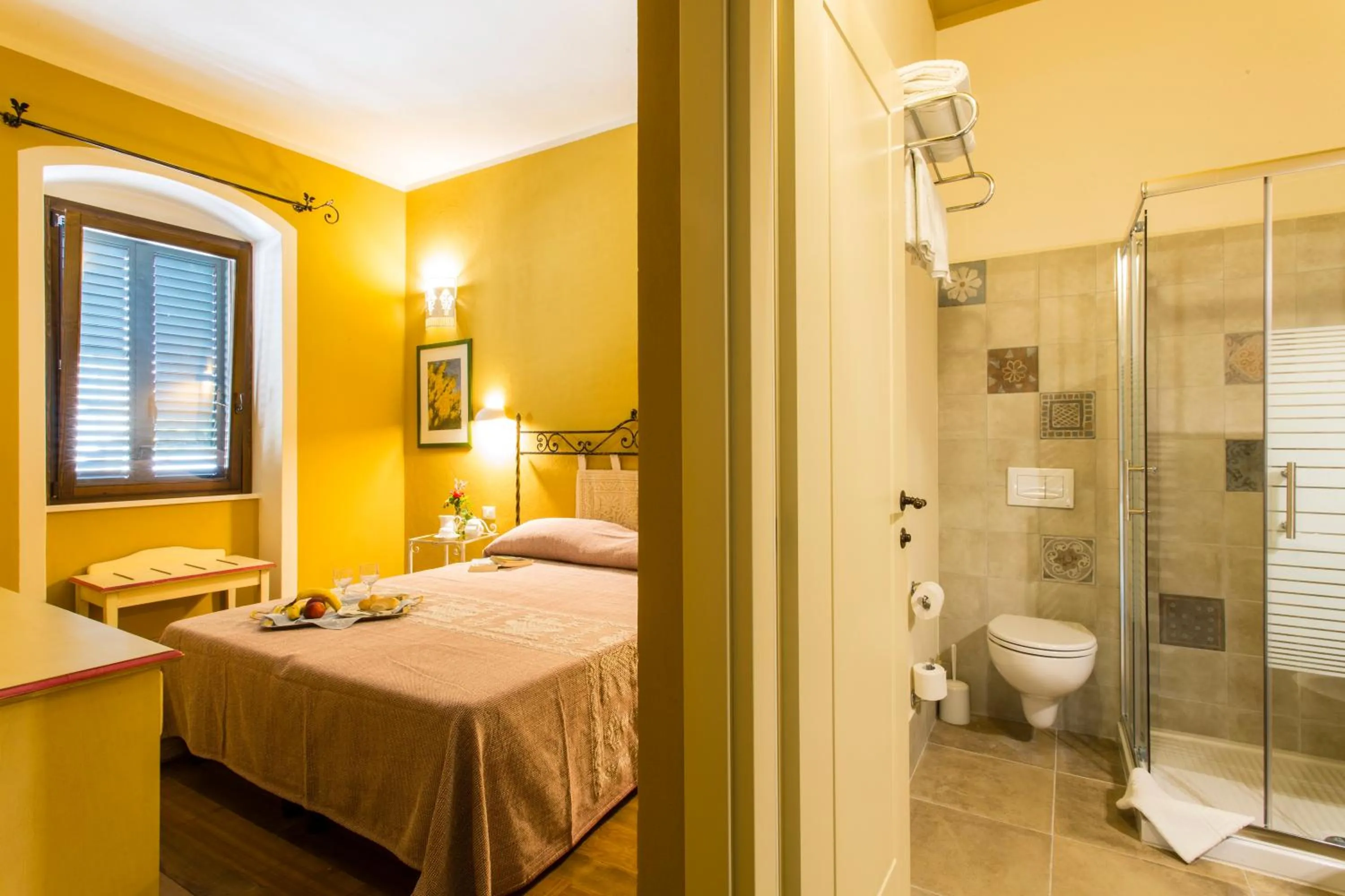 Bathroom, Bed in Hotel Villa Gli Asfodeli